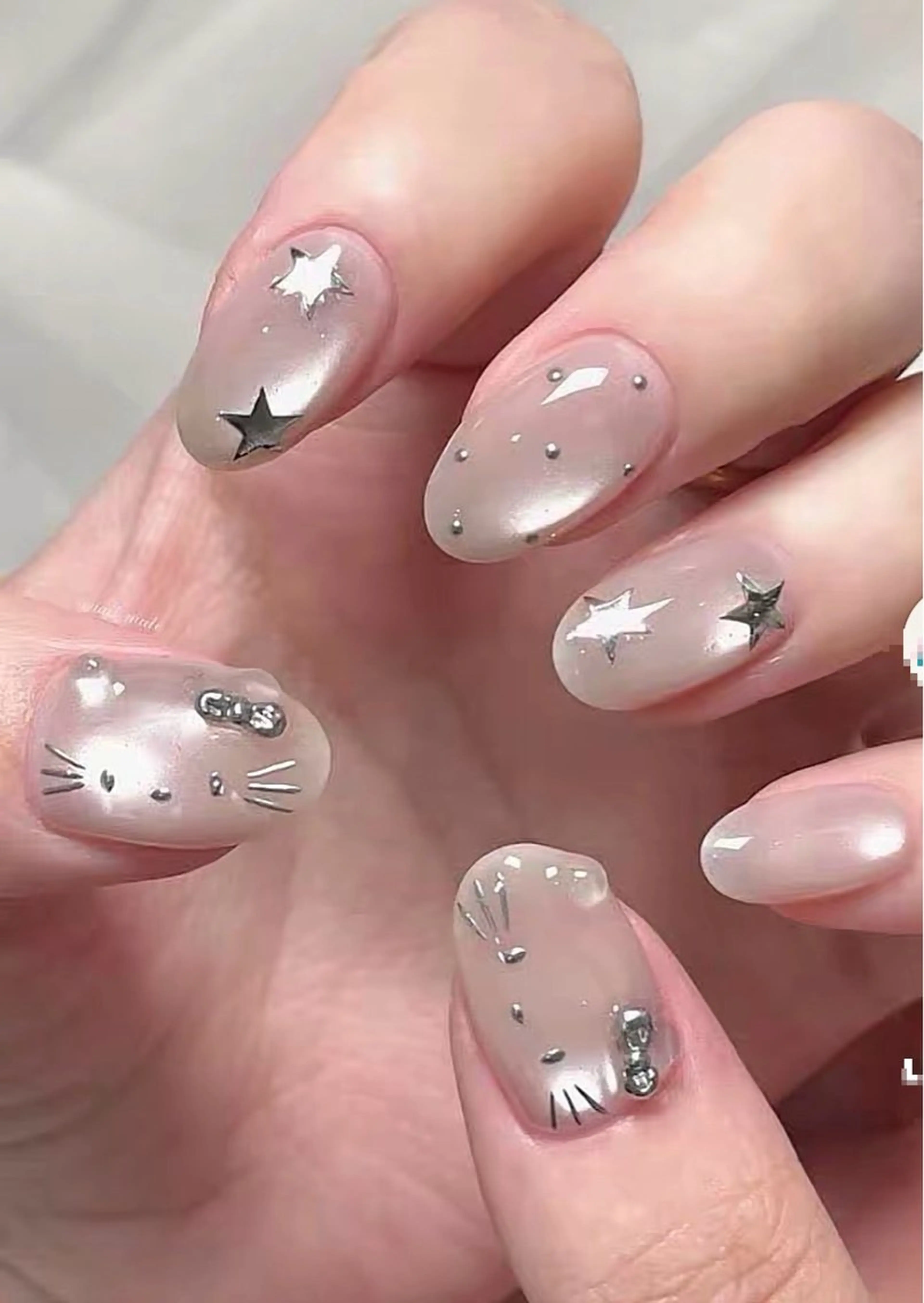 ネイル チークネイル 長さ出し フットネイル ジェルネイル 卒業式 𝓐𝓷𝓻𝓲 XiinhNailのネイルデザイン