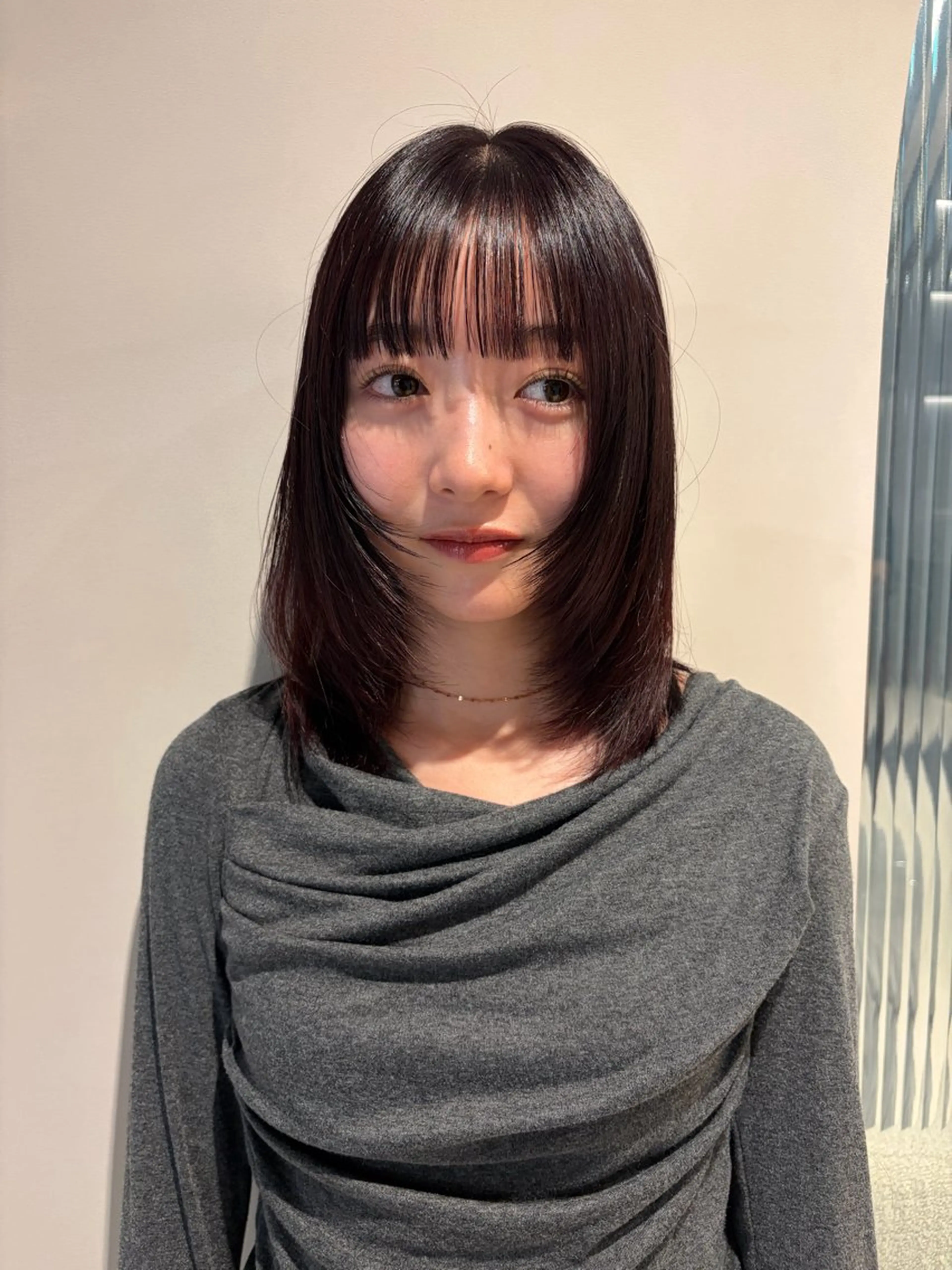 ミディアム カット ヘアカラー ハイトーンカラー🧺 mahoroのヘアスタイル