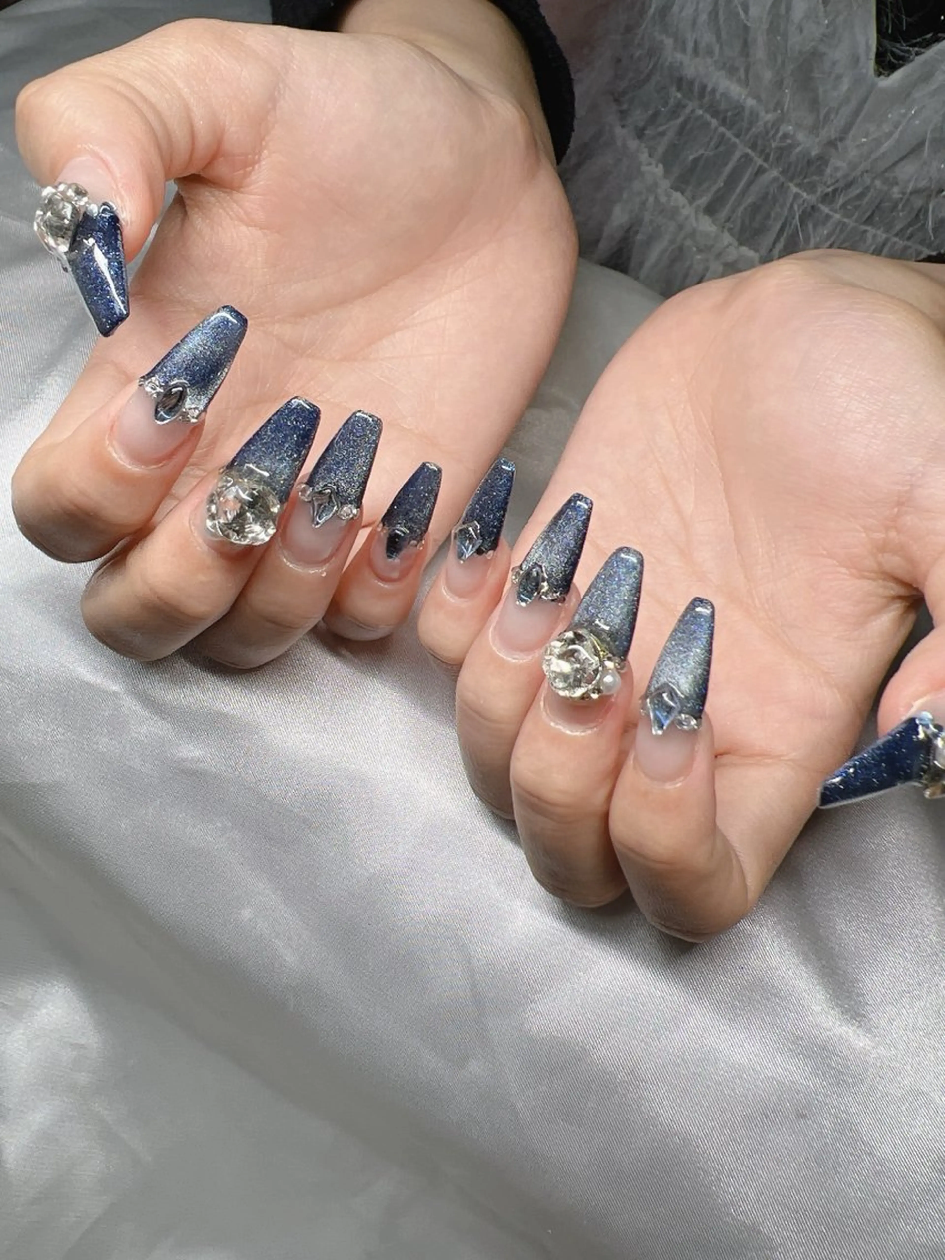 ネイル 長さ出し グラデーション 卒業式 キラキラネイル マグネットネイル Lee Nailsのネイルデザイン