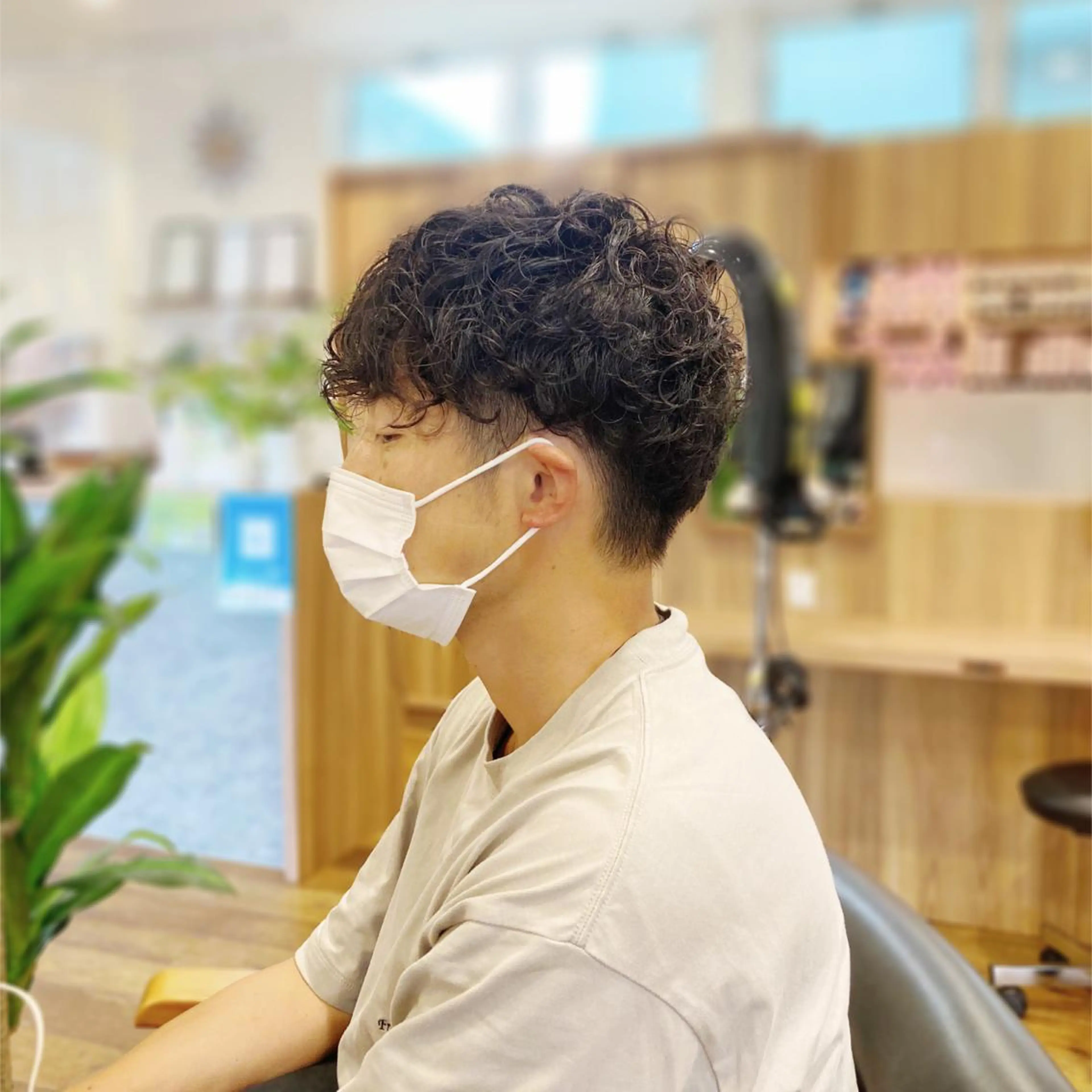 ショート パーマ メンズ 佐藤 剛のヘアスタイル