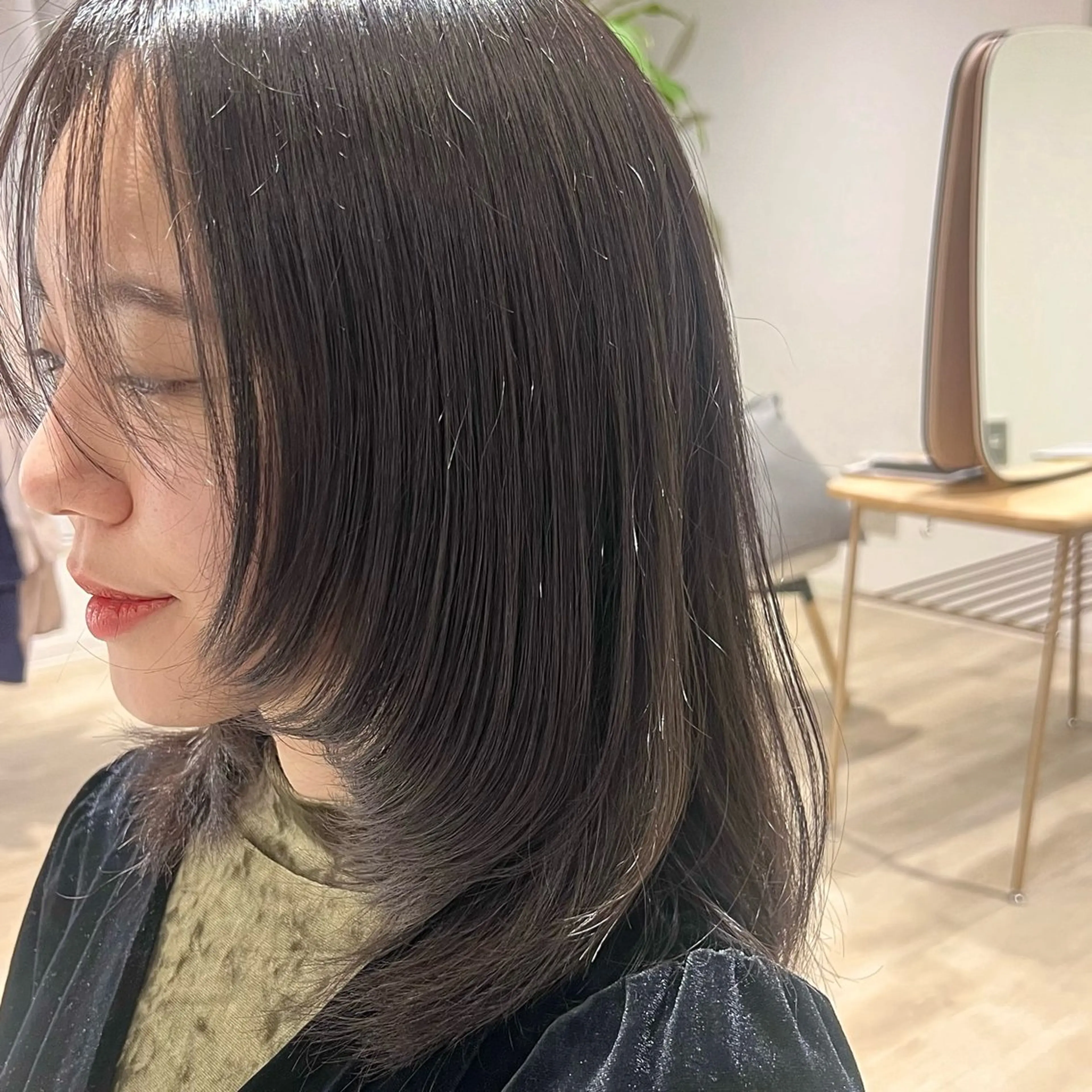 ミディアム Lien カレンのヘアスタイル