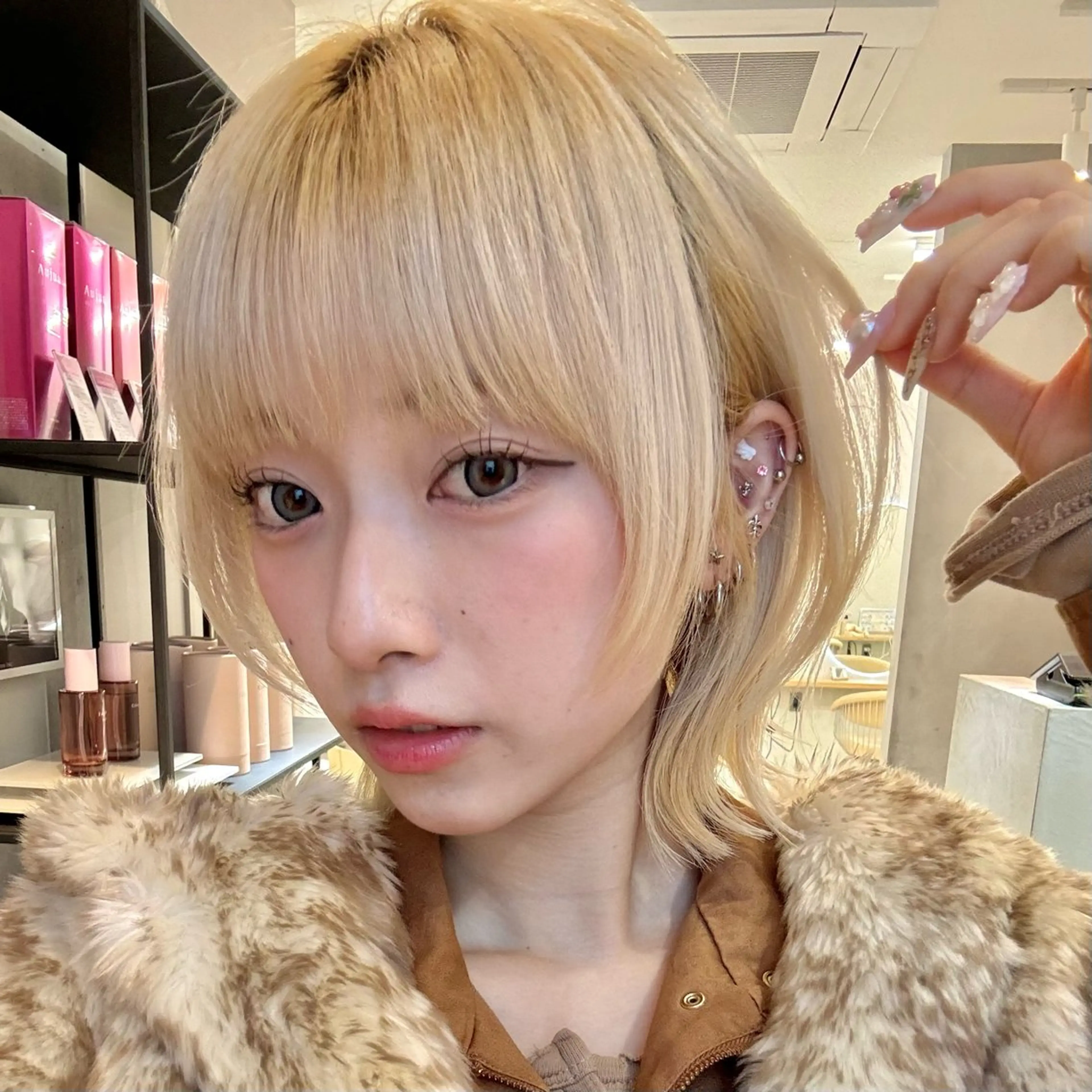 当日予約歓迎💕カット＋ブリーチ＋オンカラー🩵リタッチ、前頭どちらでも大丈夫です！の写真