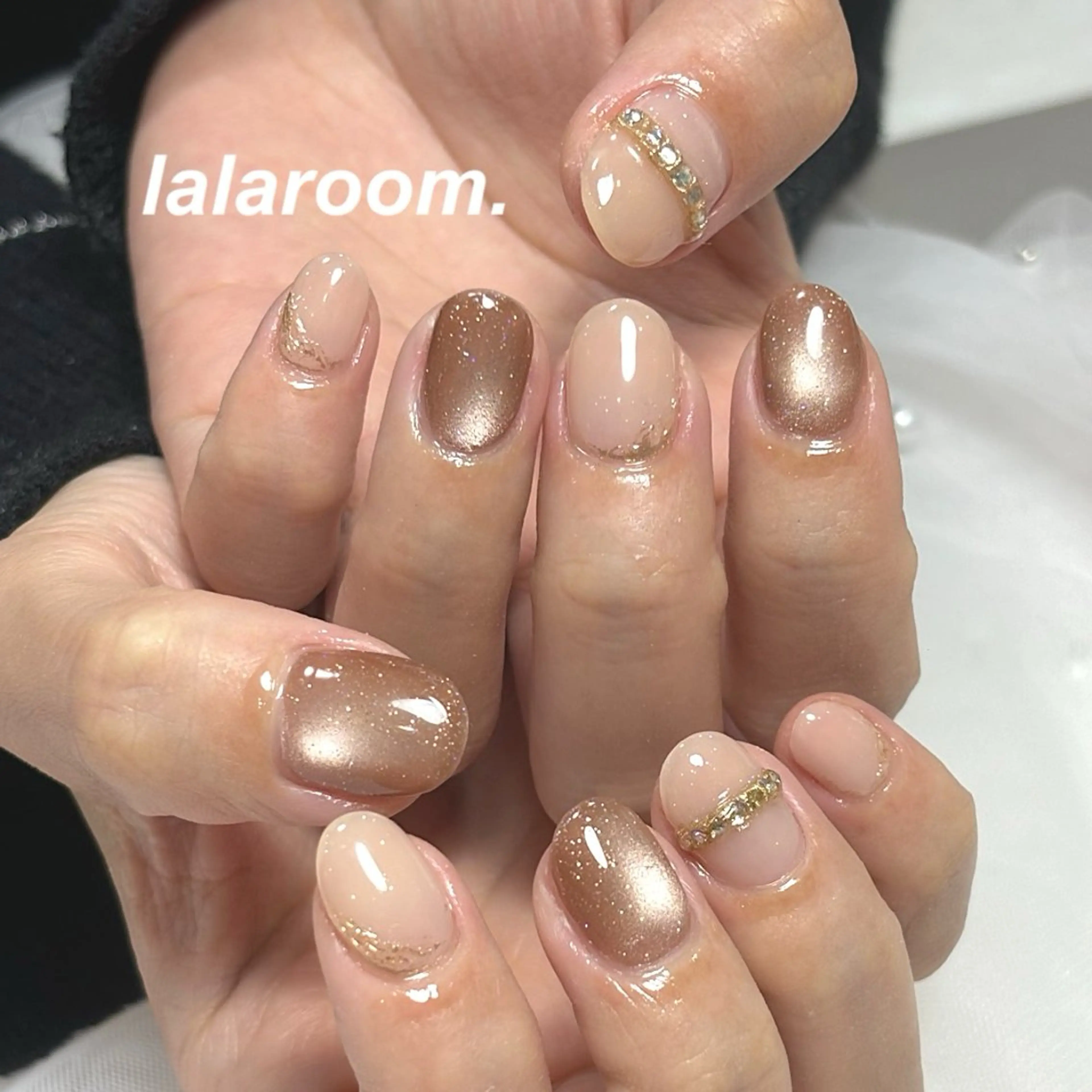 ネイル キラキラネイル ラメ(グリッター) ラメグラデーション マグネットネイル オフィスネイル ハンドネイル lala room.のネイルデザイン