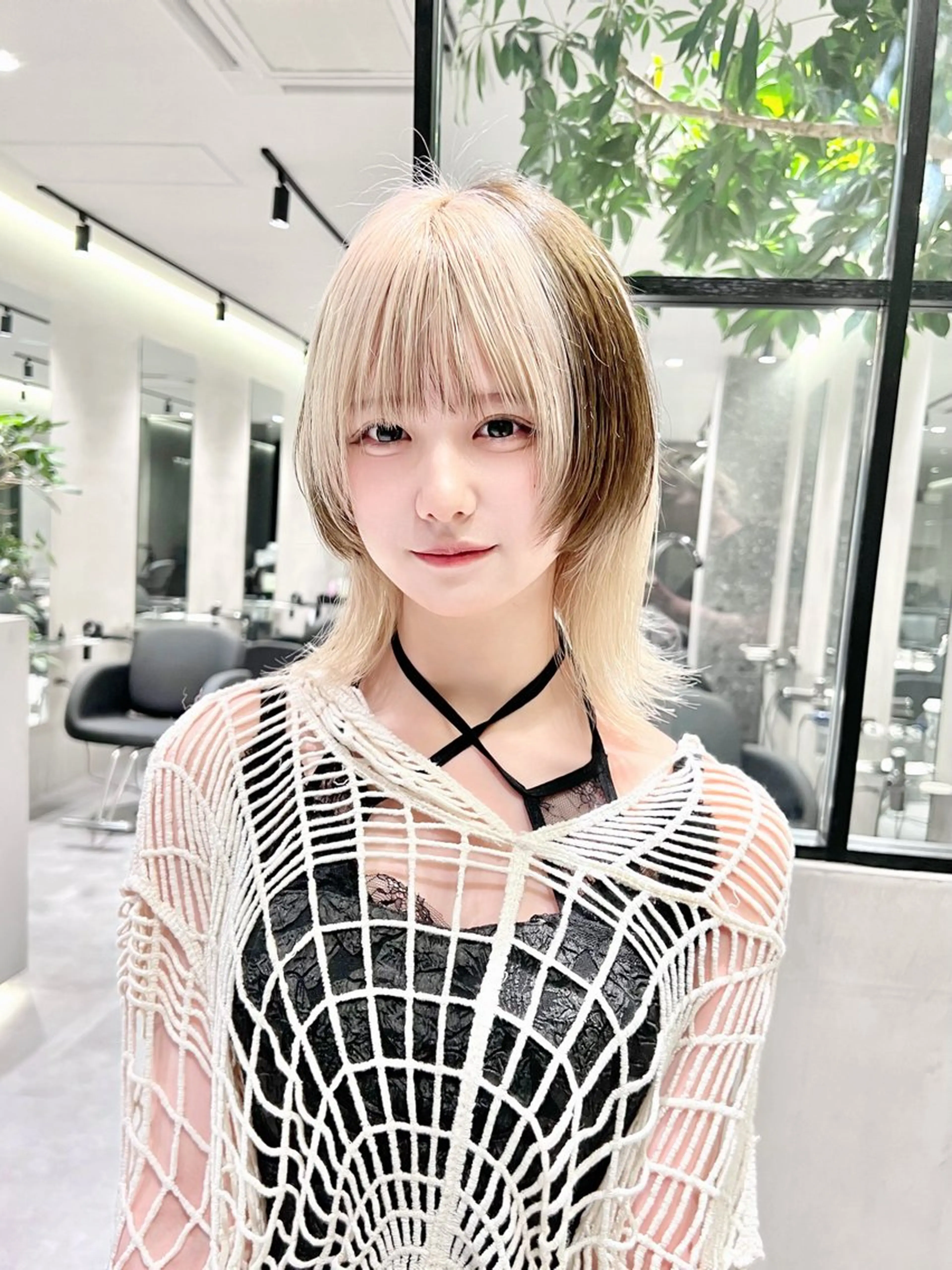 ミディアム カット ヘアカラー トリートメント ハイトーン/レイヤー カット岩田健斗/新宿のヘアスタイル