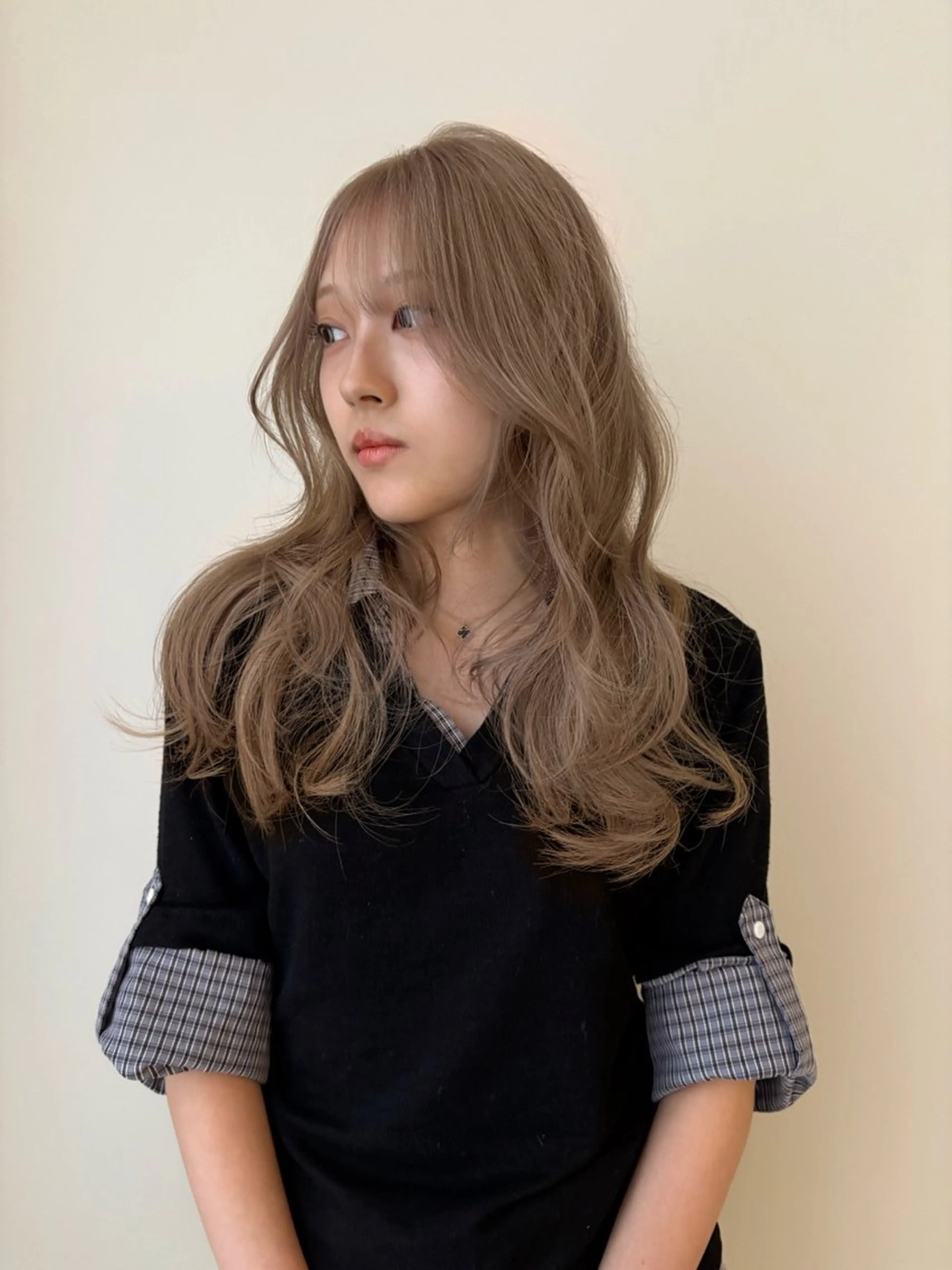 ロング カラー ベージュカラー 黒髪 ブリーチ ブラウンカラー ケアブリーチ 似合わせカットカラー りおなのヘアスタイル