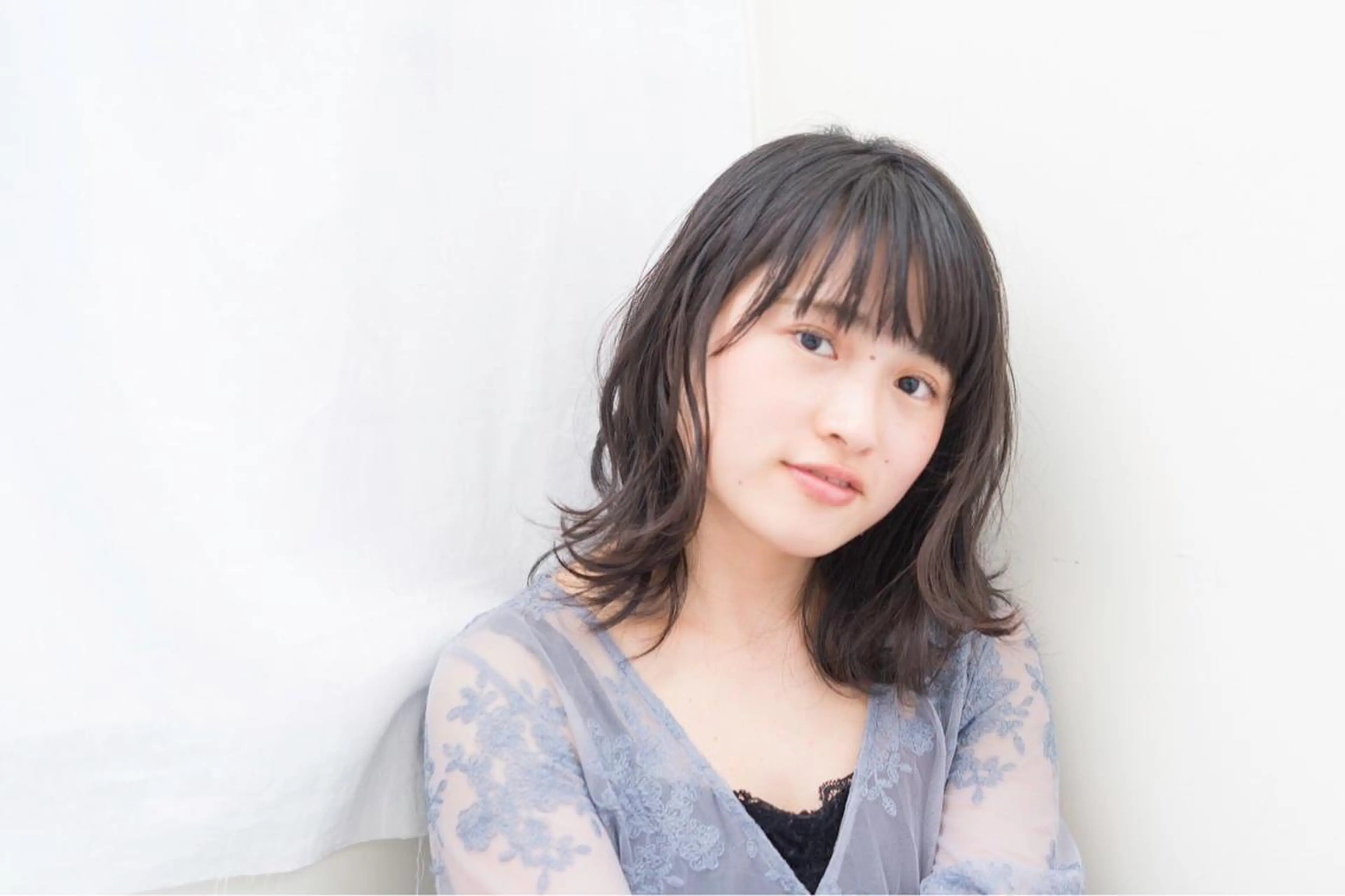 ミディアム 外ハネヘア un 溝の口 伊豆本のマツエク・マツパデザイン