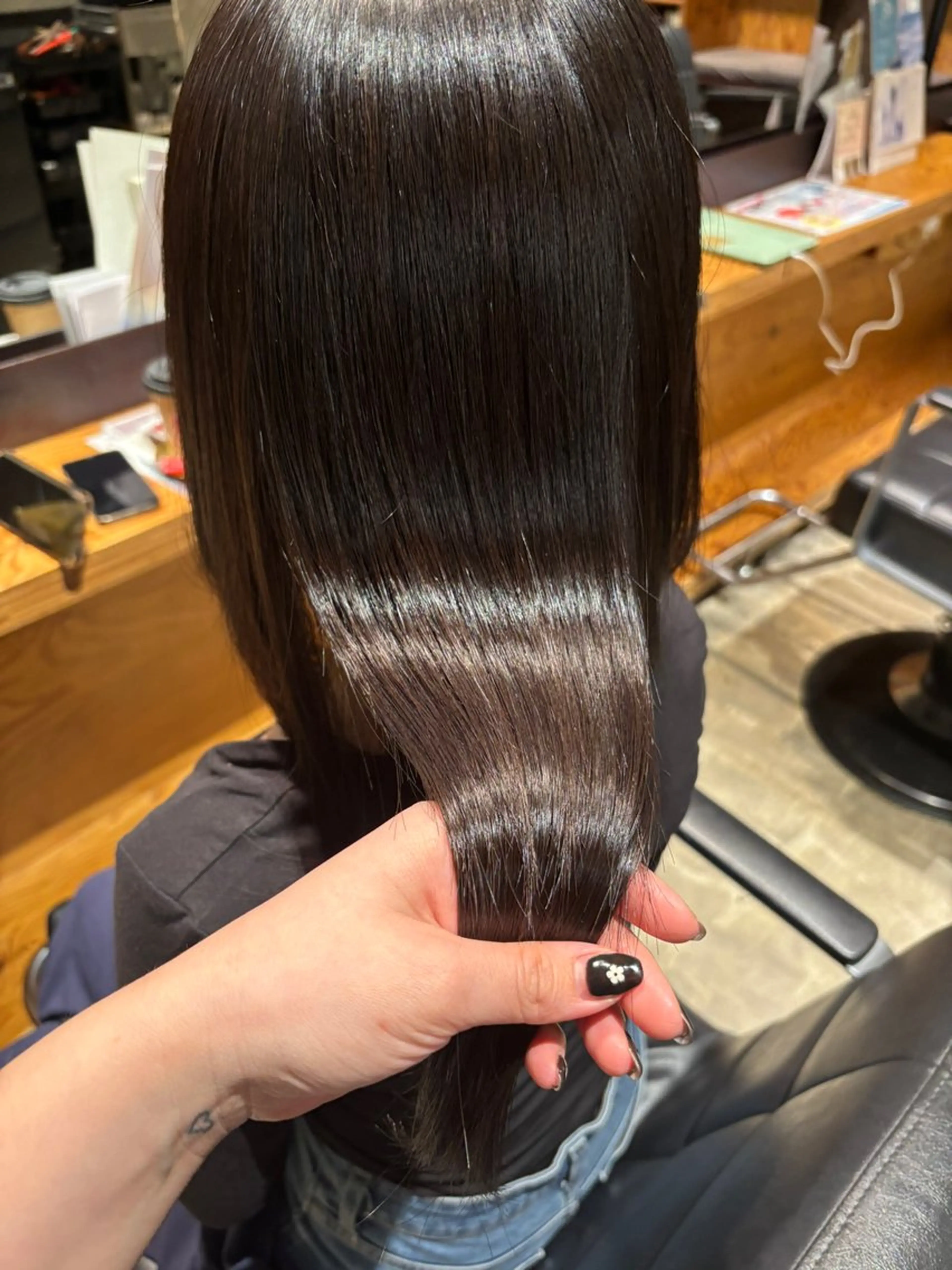 セミロング 渡辺 彩乃のヘアスタイル