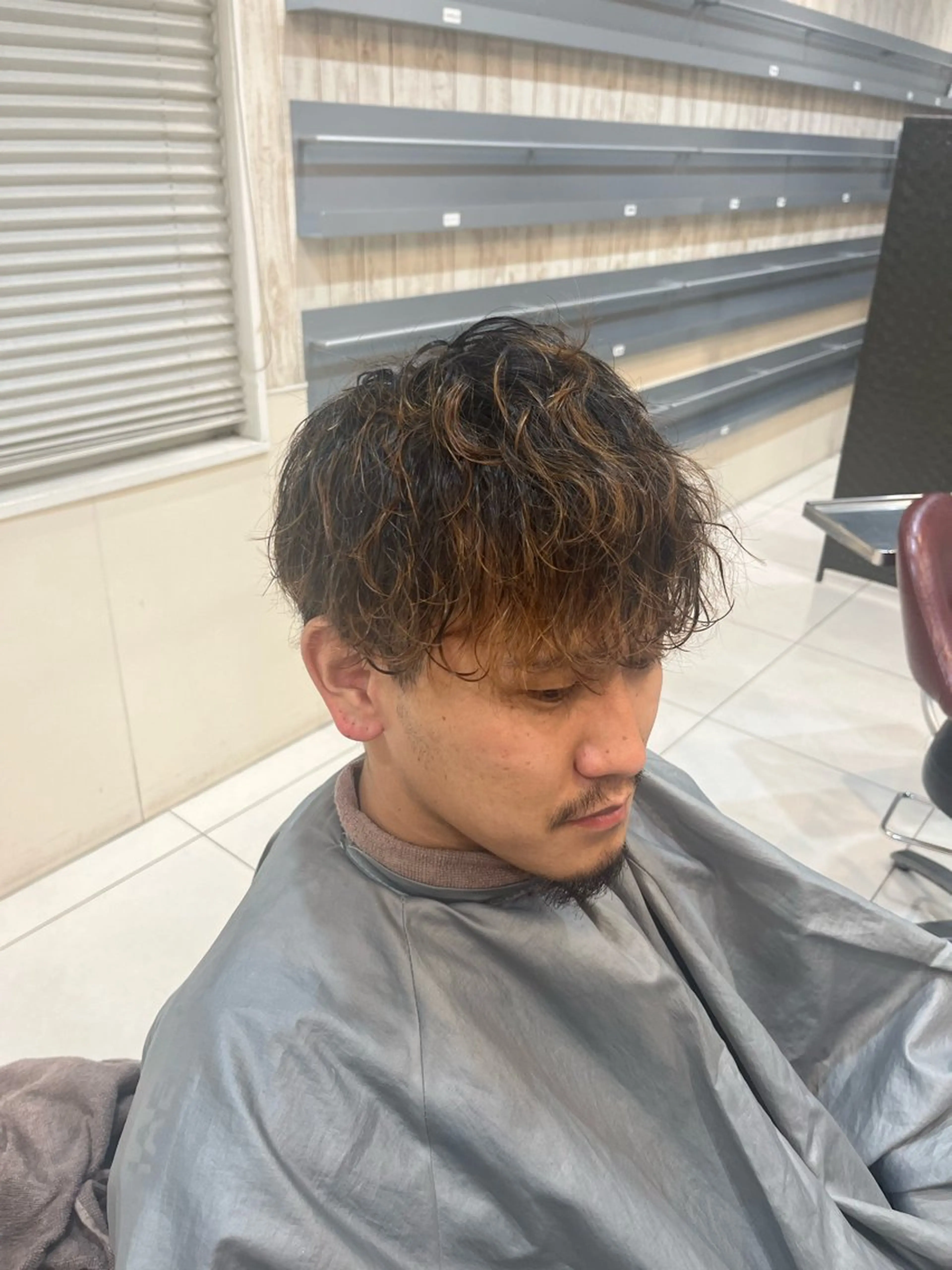 メンズ マッシュ 波巻きパーマ 🌿岡 朱李🌿のヘアスタイル