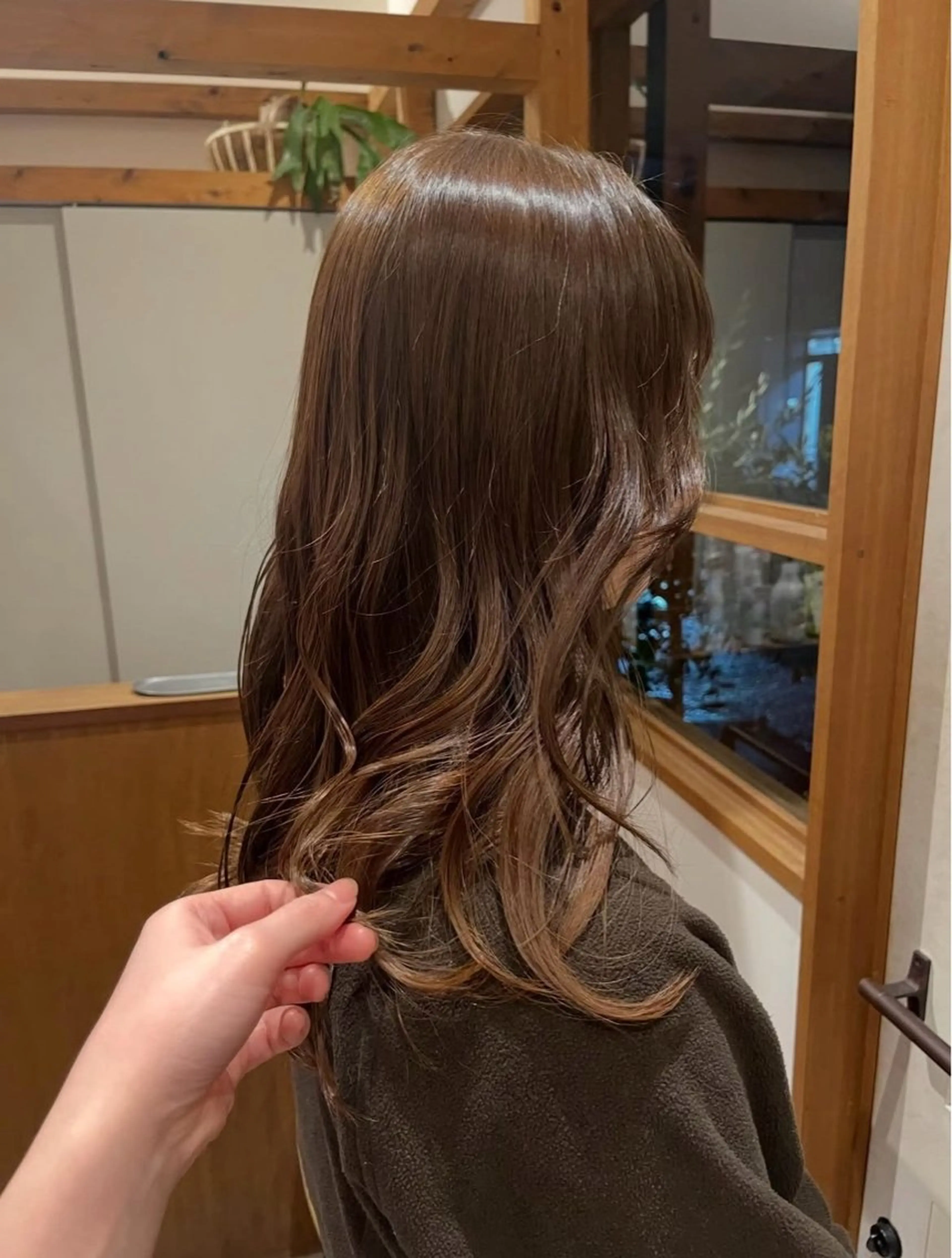 カラー ベージュカラー ブリーチ ダブルカラー ブリーチなしカラー ヘアカラー 高山 桃子のヘアスタイル