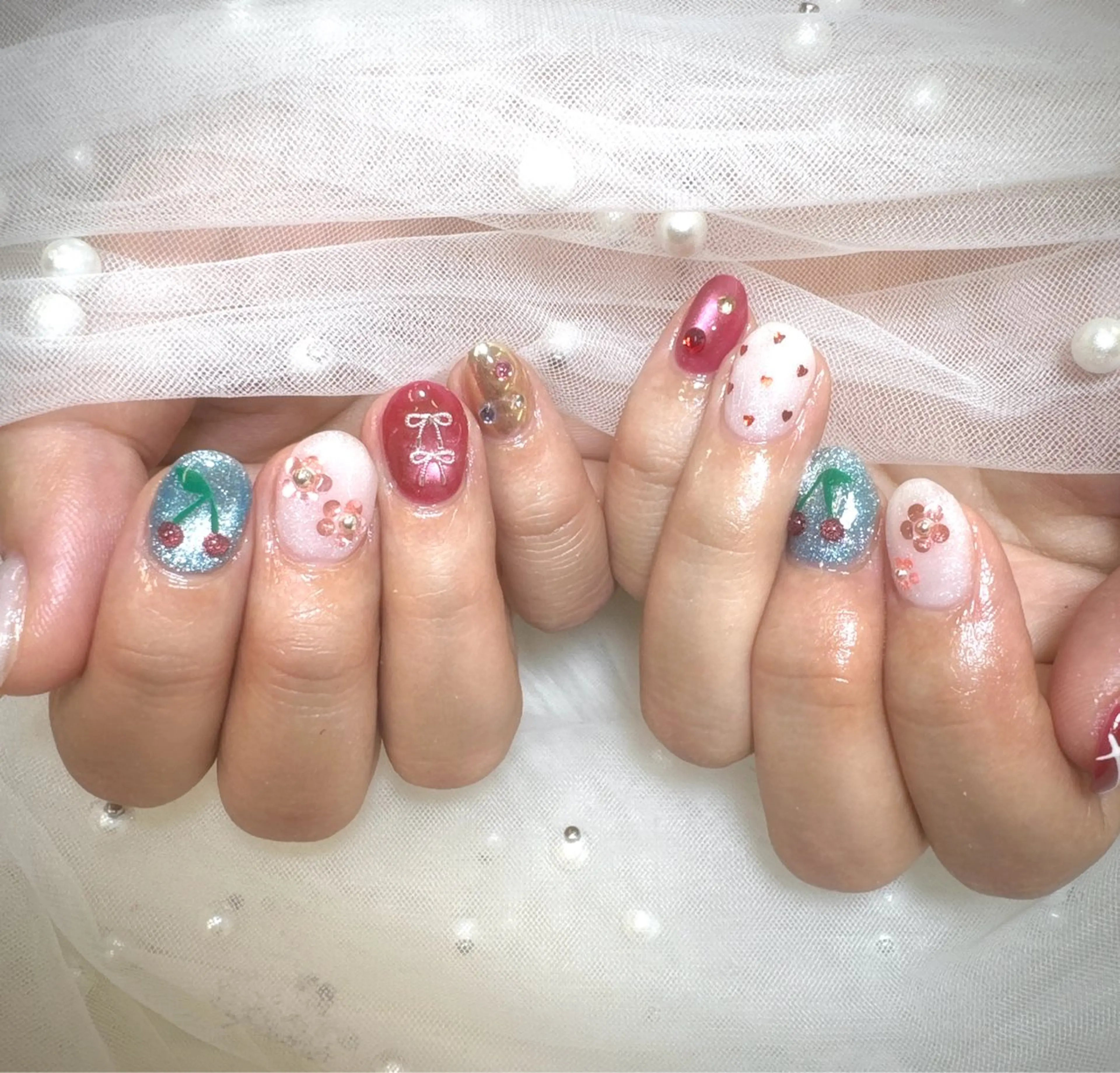 ネイル キラキラネイル 持ち込み ワンホンネイル ハンドネイル Queeens nailのネイルデザイン