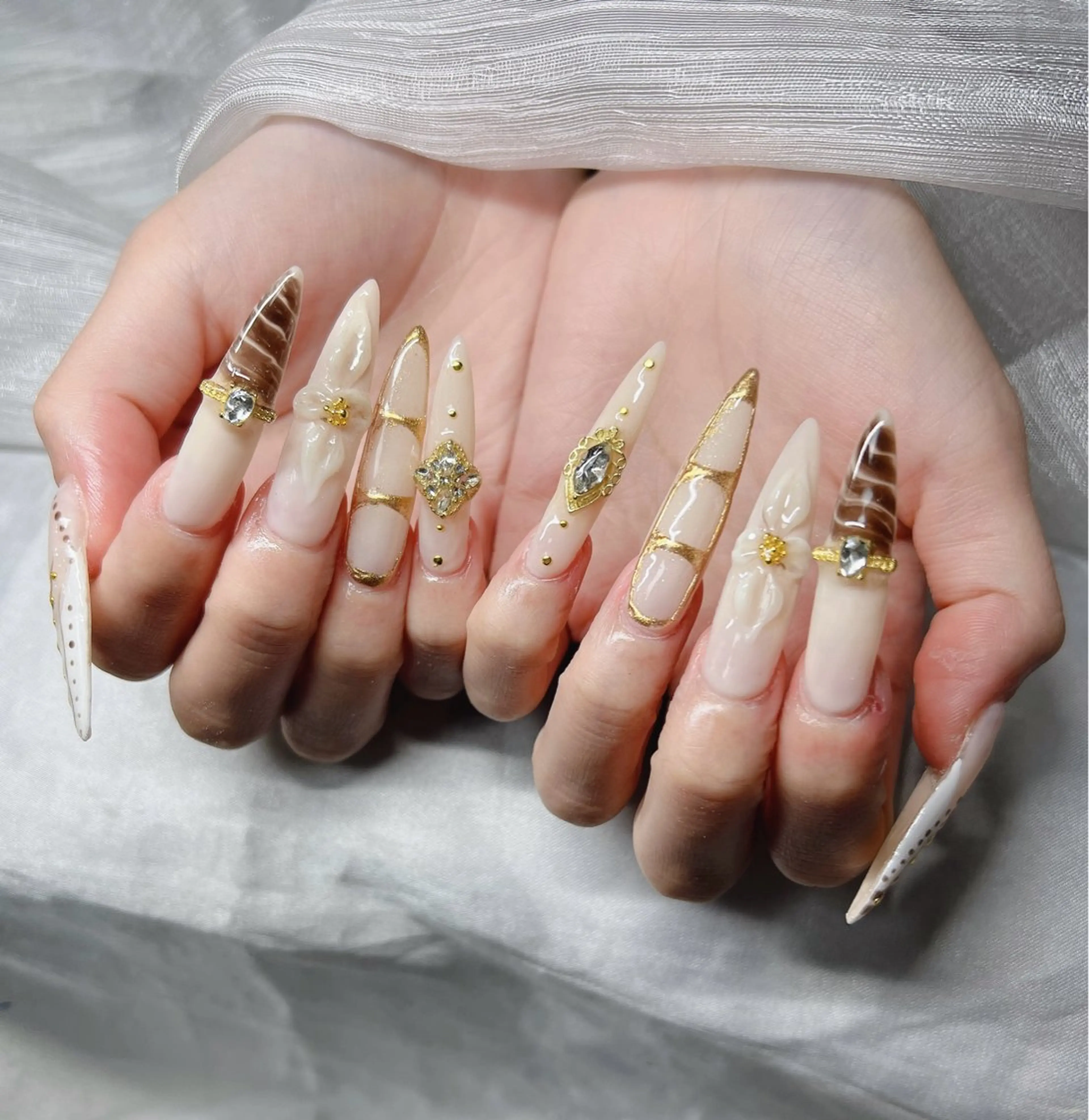 ネイル ハンドネイル Lee Nailsのネイルデザイン