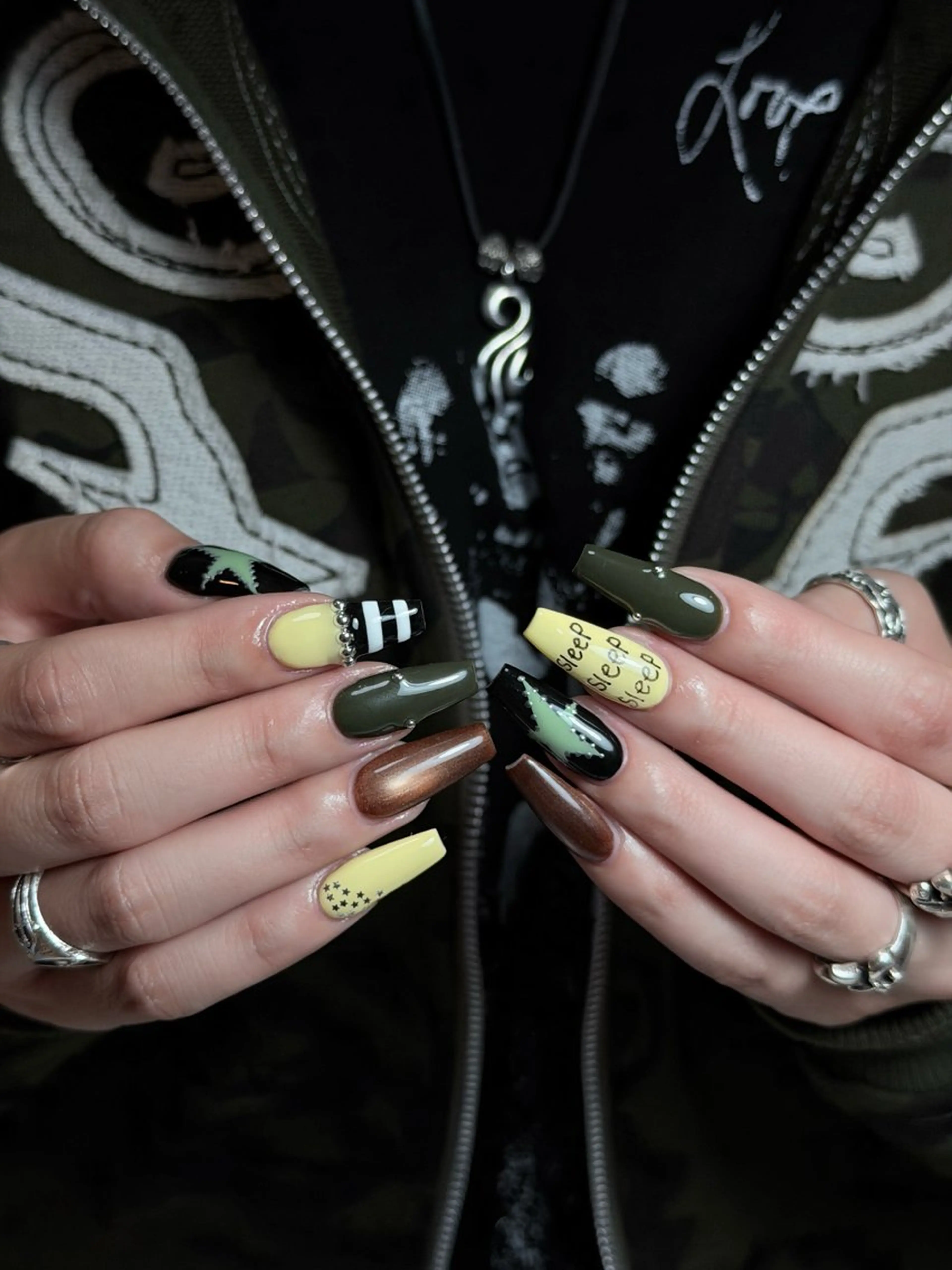 ネイル チークネイル ドット フレンチネイル グラデーション ハート ハンドネイル Julli NailStudioのネイルデザイン