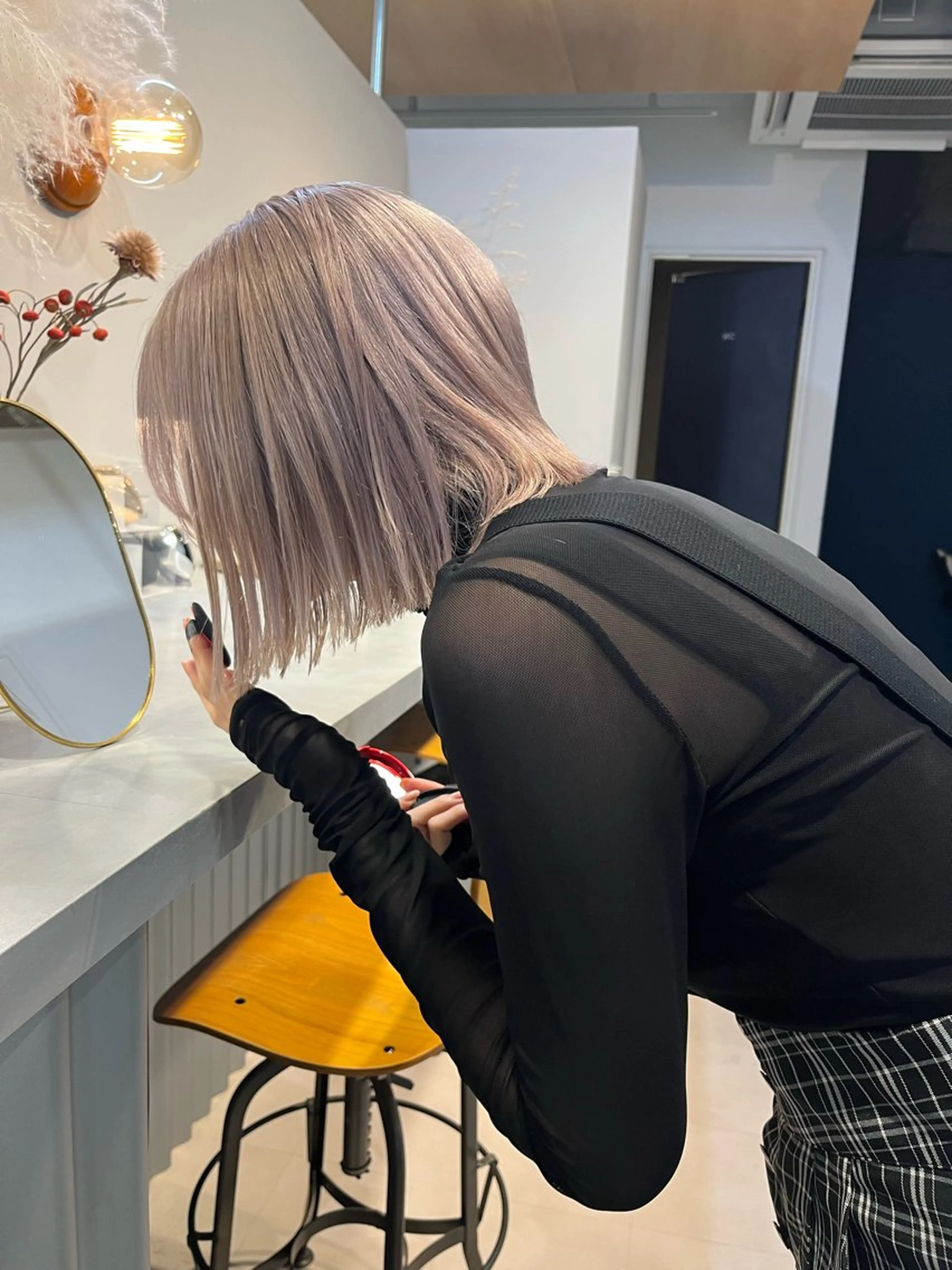 ショート ハイトーン/ ボブ 中村麟のヘアスタイル