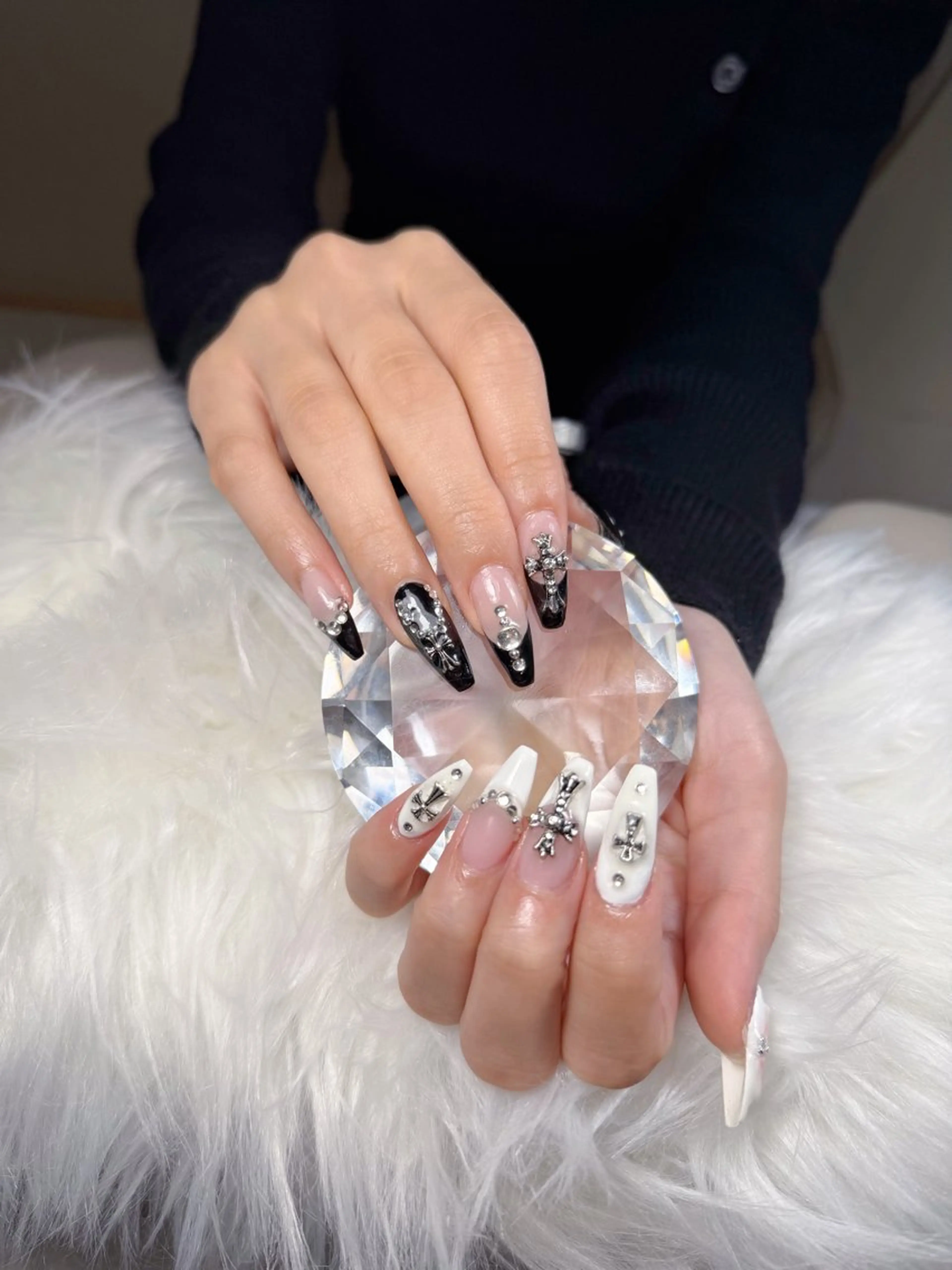 ネイル アートネイル オーロラネイル チークネイル 長さ出し フットネイル ハンドネイル ハンドケア Mio_ Noiranailのネイルデザイン