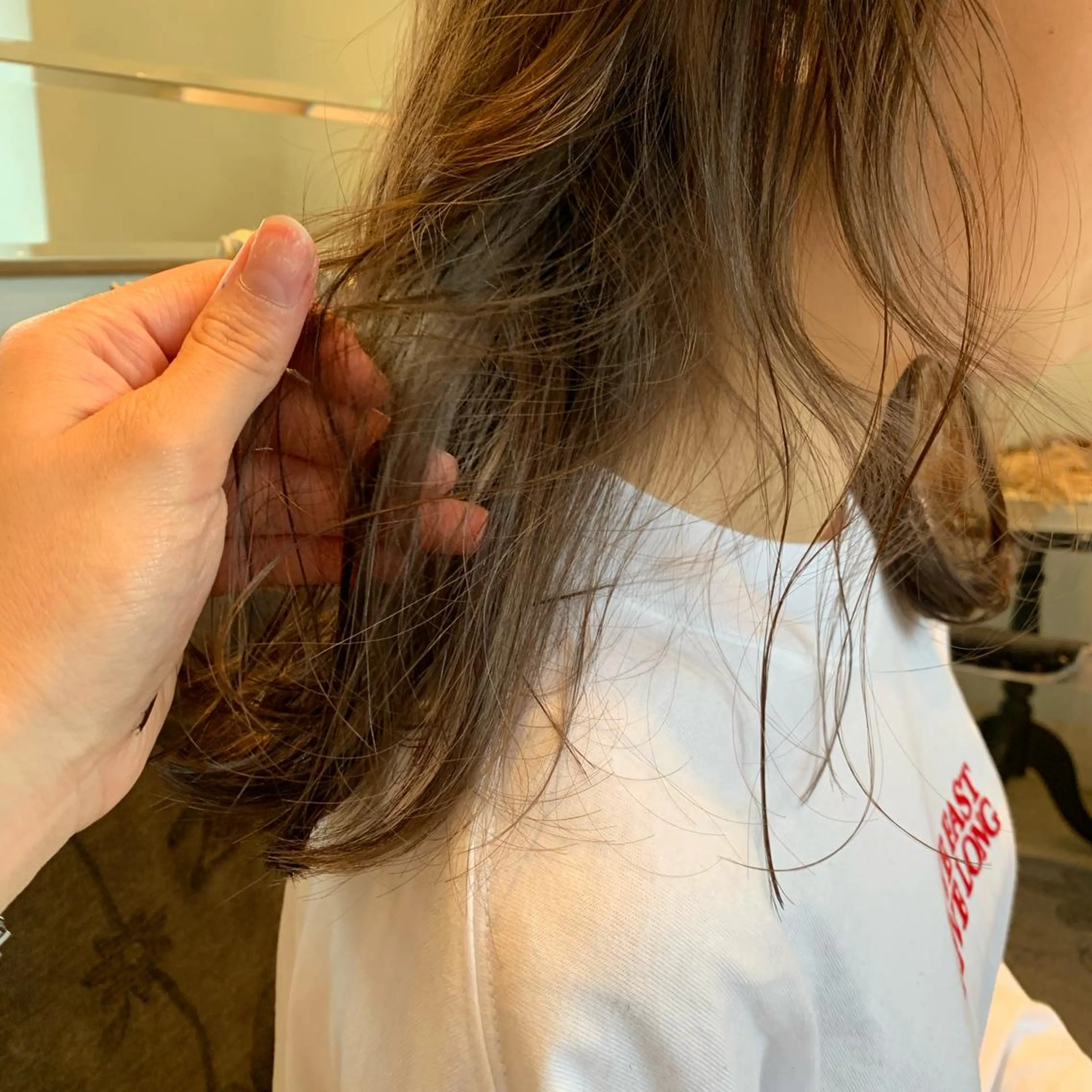 ロング カラー SAKINO． ベージュカラーのヘアスタイル