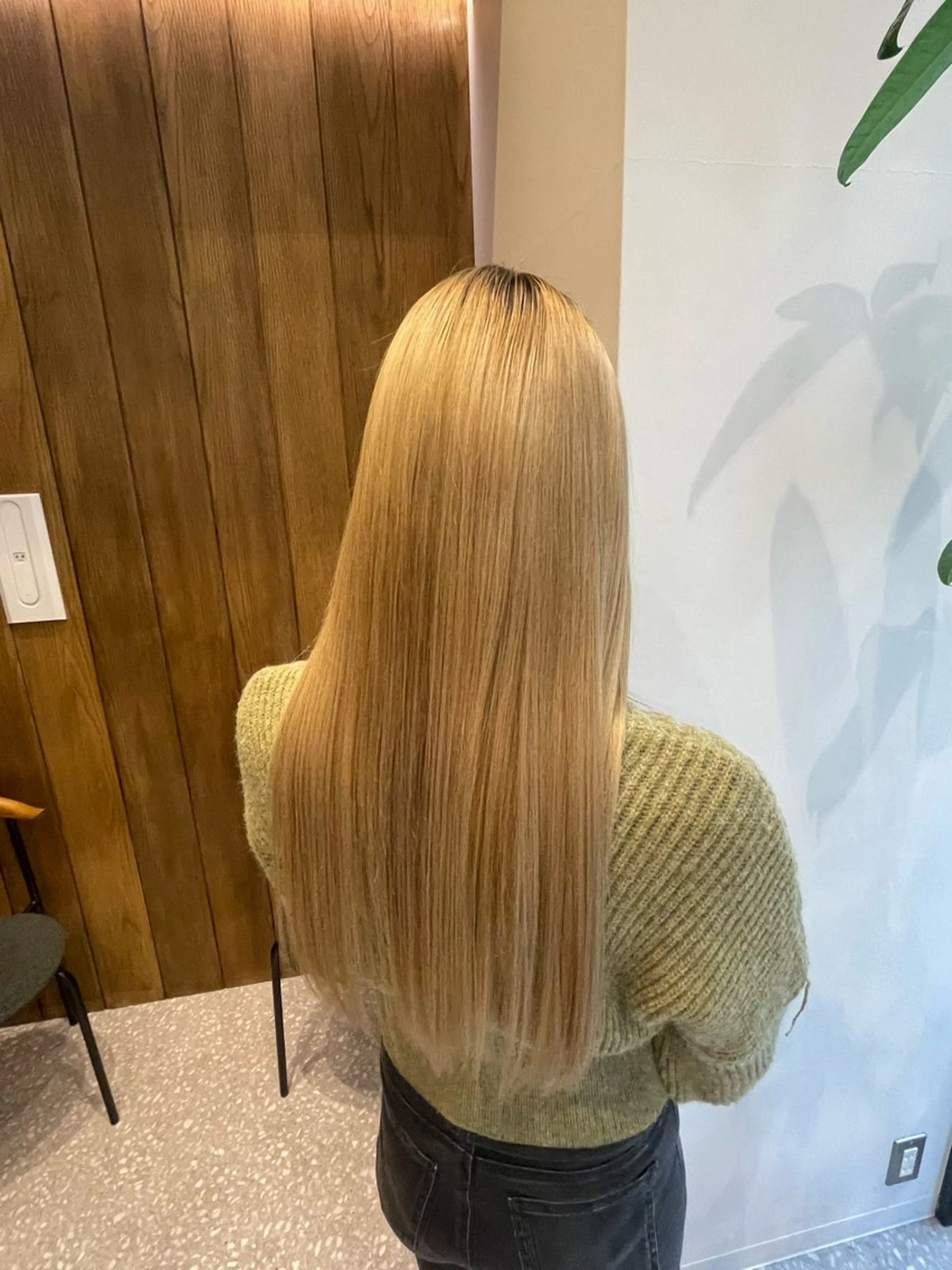 ロング 縮毛矯正 酸性ストレート カット 縮毛矯正 トリートメント 荒木 理緒のヘアスタイル