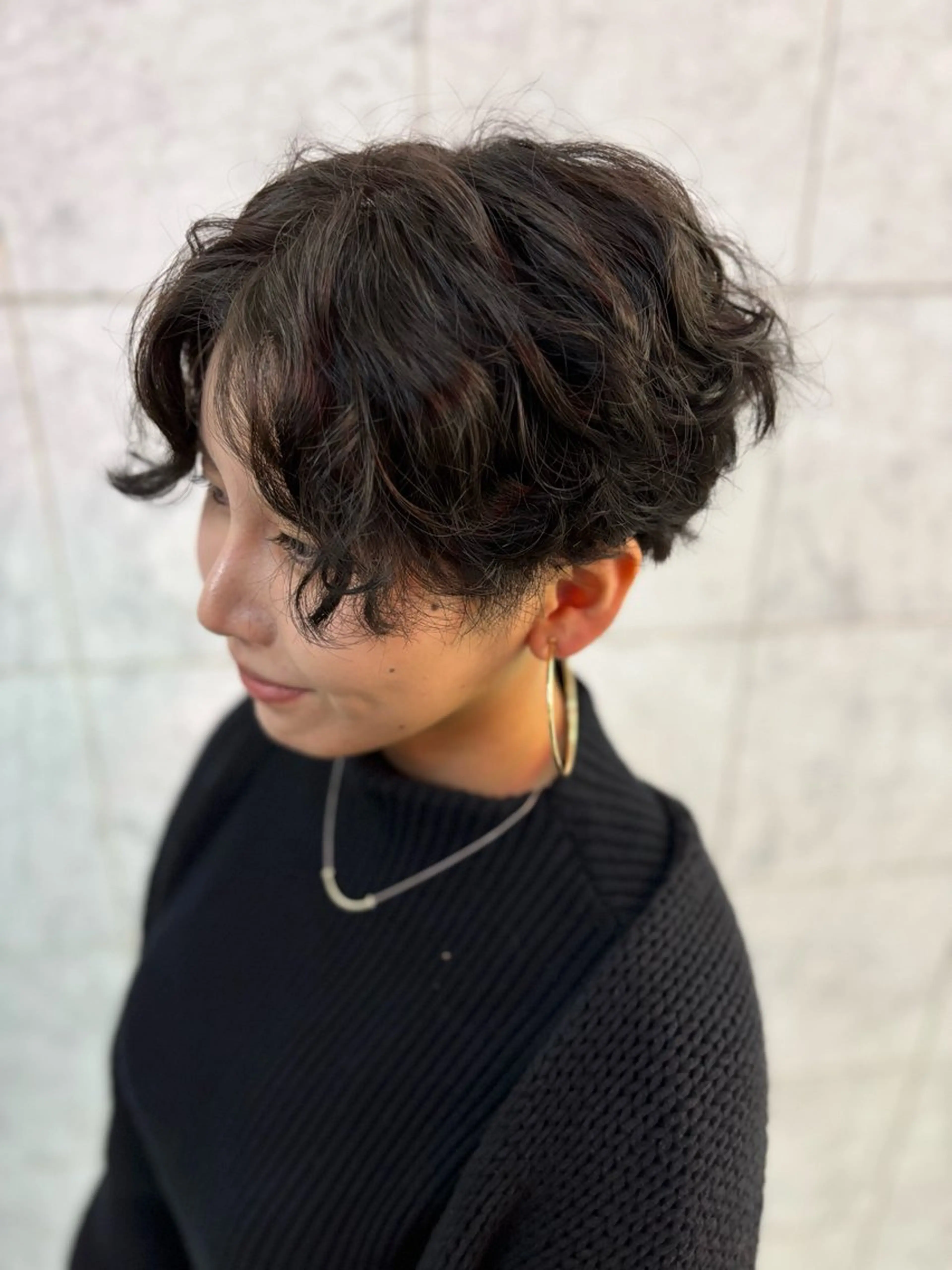 ミディアム ミディアムパーマ ヘアカラー グレー・オリーブ ソウタのヘアスタイル