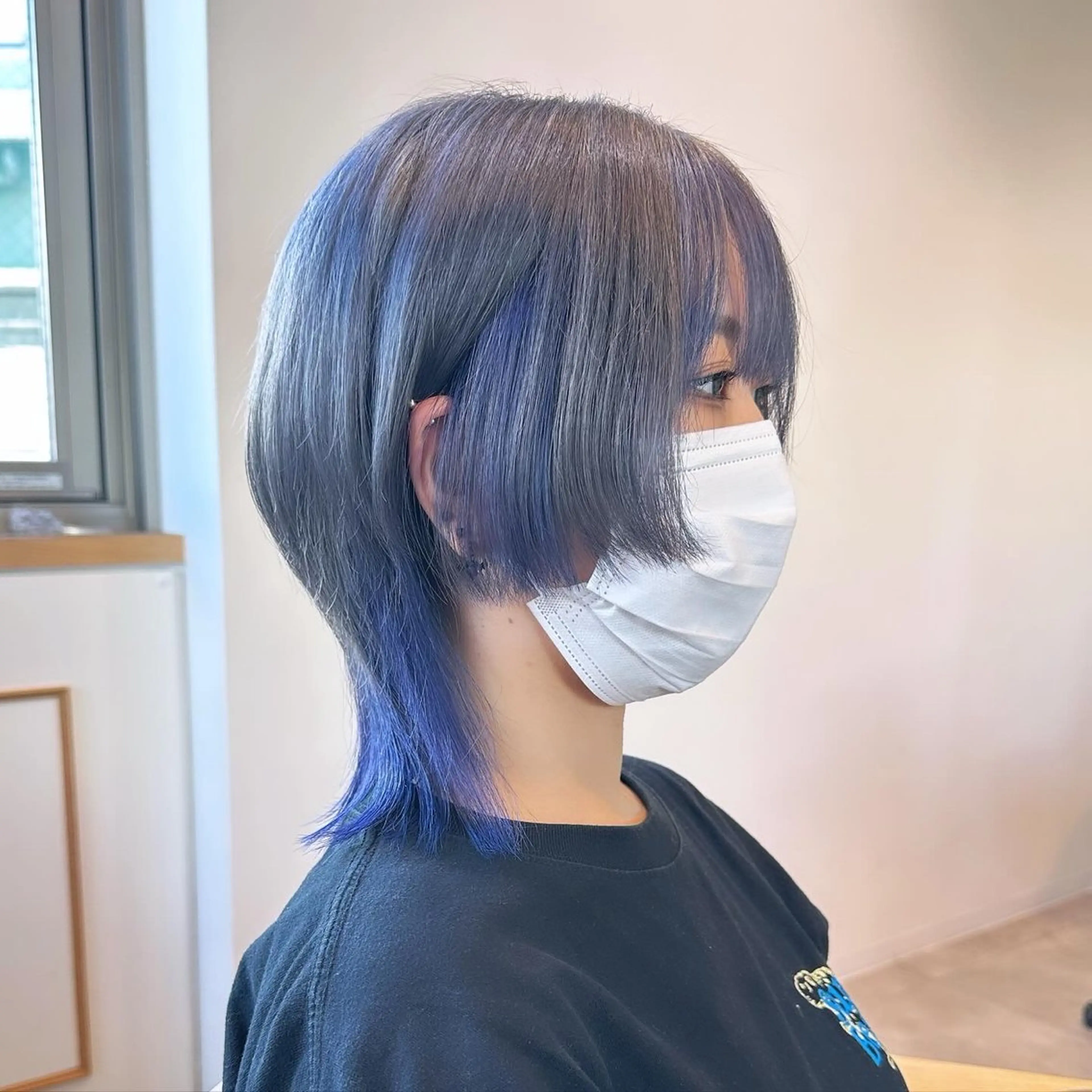 ショート カラー デザインカラー ハイトーンカラー ボブ くびれヘア 顔まわりレイヤー 大阪ウルフカット ハッシュカットのヘアスタイル