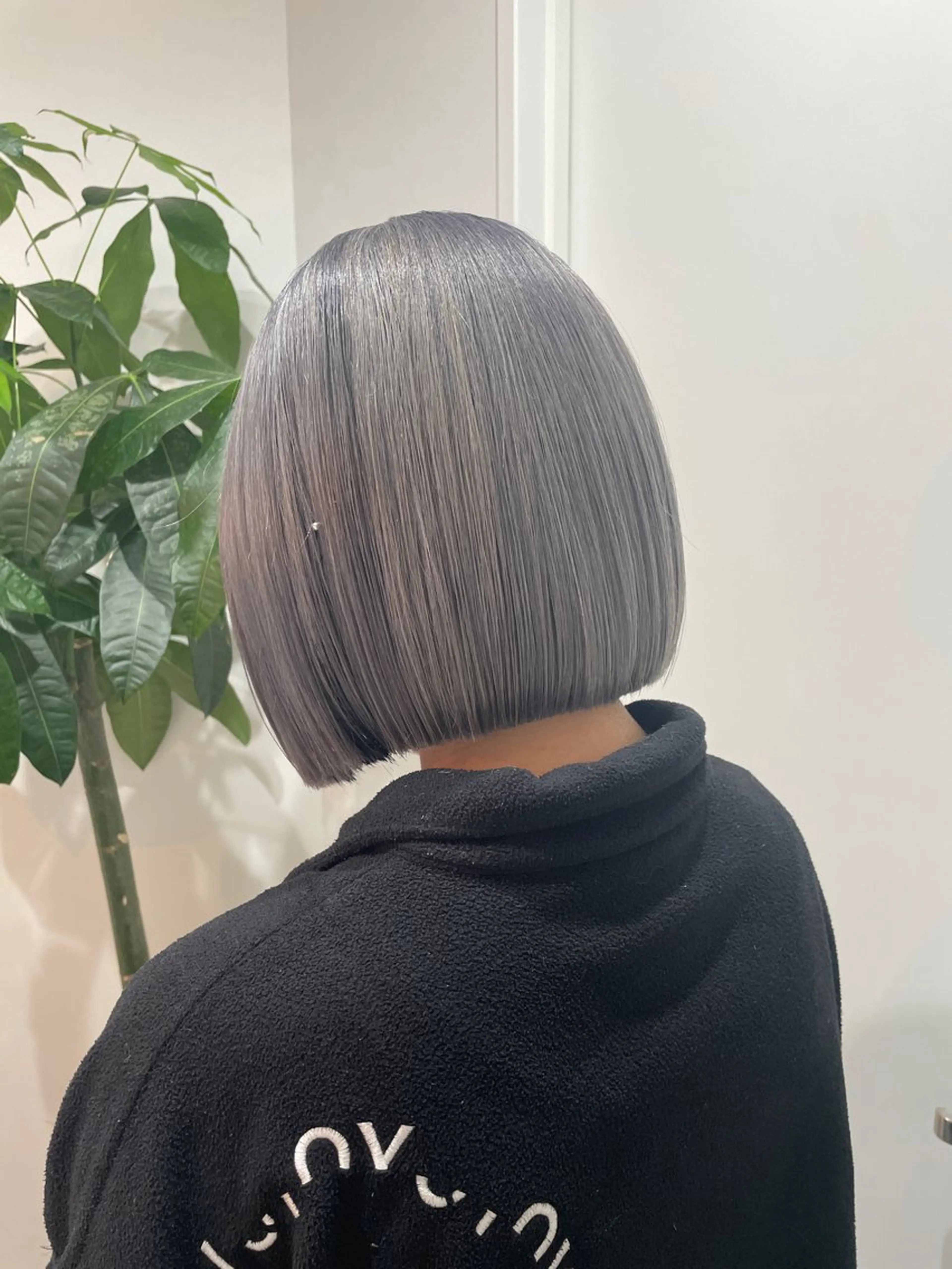 ミディアム カラー 切りっぱなしボブ レイヤー/縮毛矯正のヘアスタイル