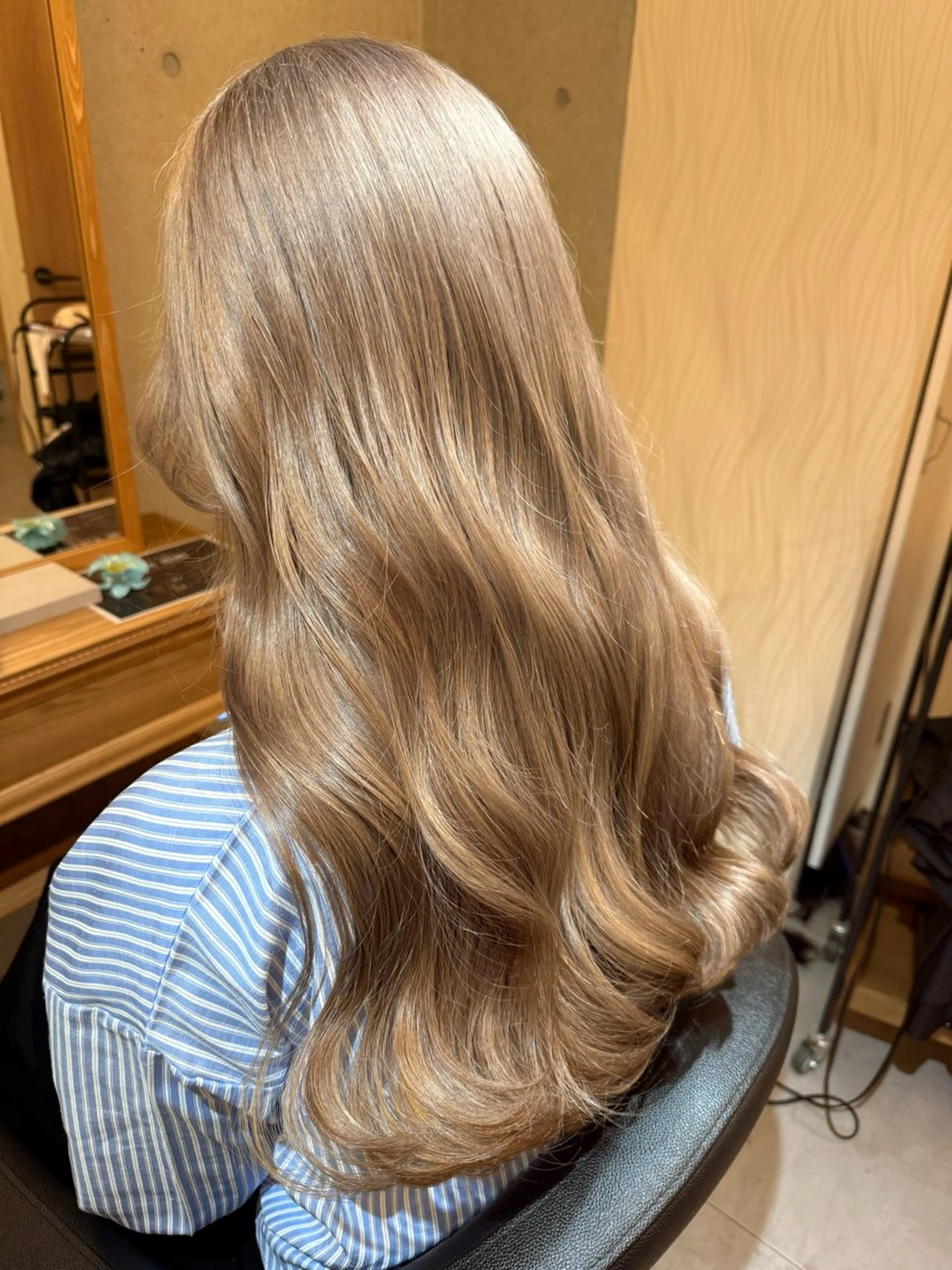 ロング カラー ヘアカラー トリートメント RINA .のヘアスタイル