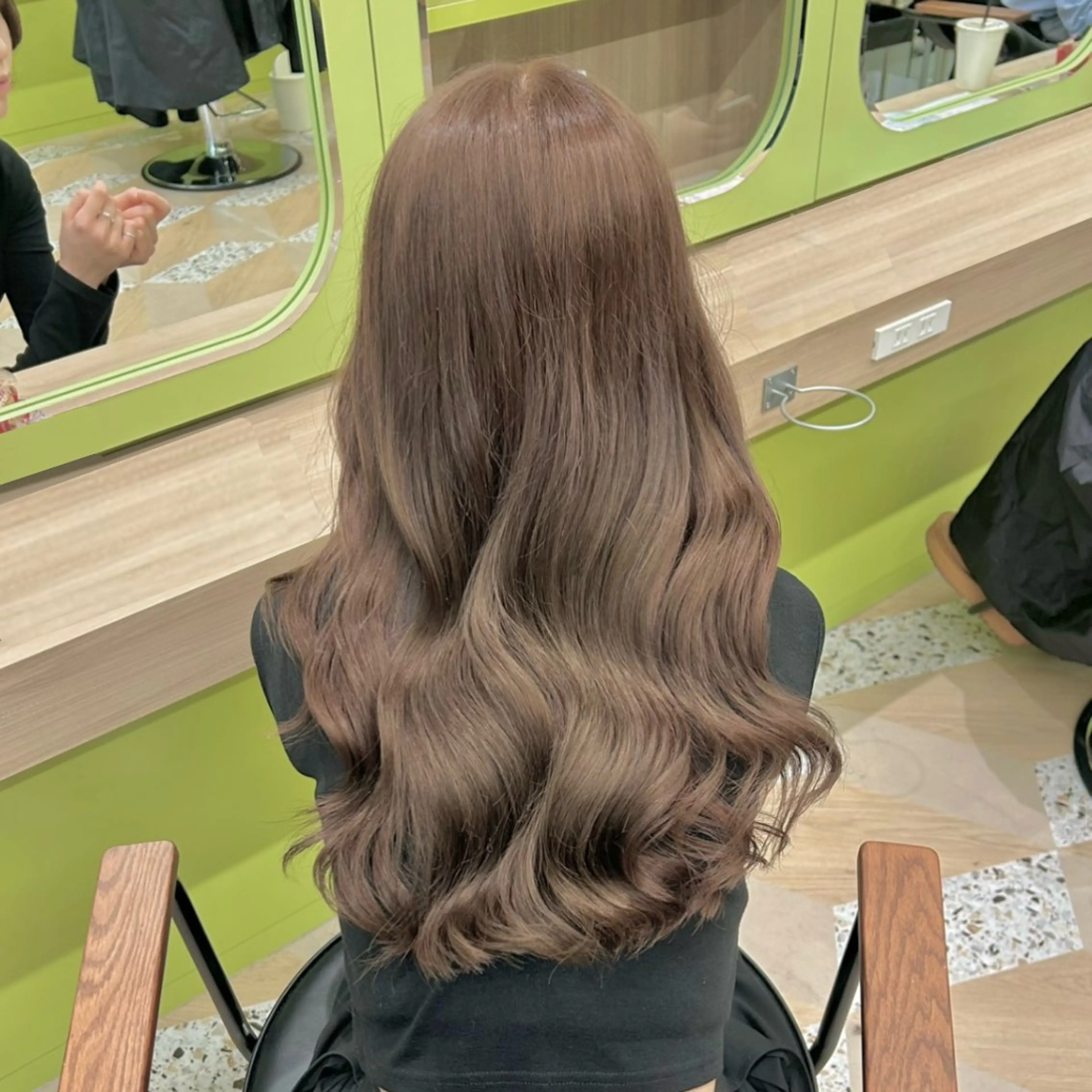 ロング カラー アッシュ ベージュカラー ブリーチ ブラウンカラー ショコラベージュ カット ヘアカラー トリートメント ブリーチなしベージュ /ヘアセット/ミユのヘアスタイル