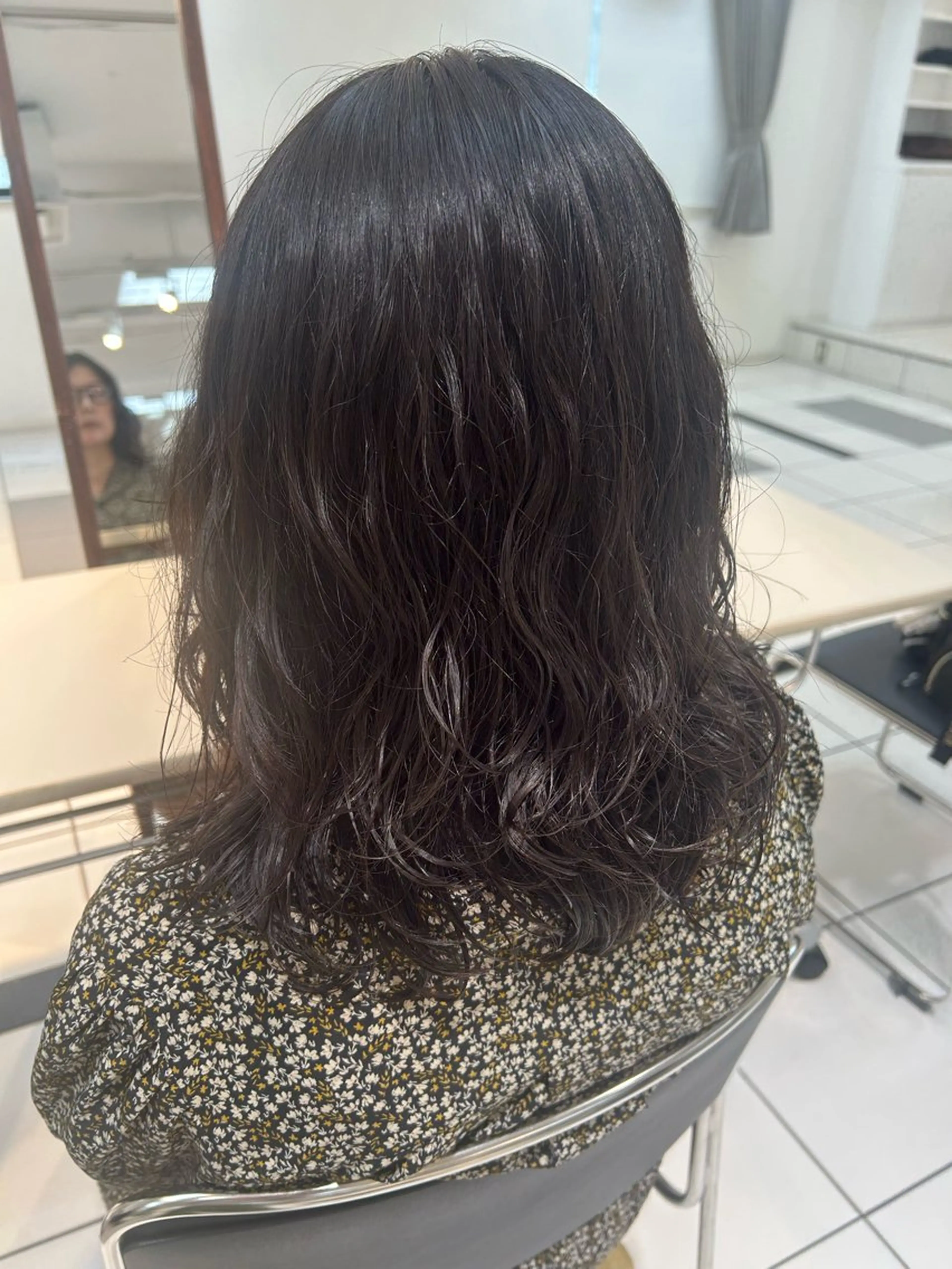 セミロング パーマ ✂韓国レイヤー 🦋みやび🪽のヘアスタイル