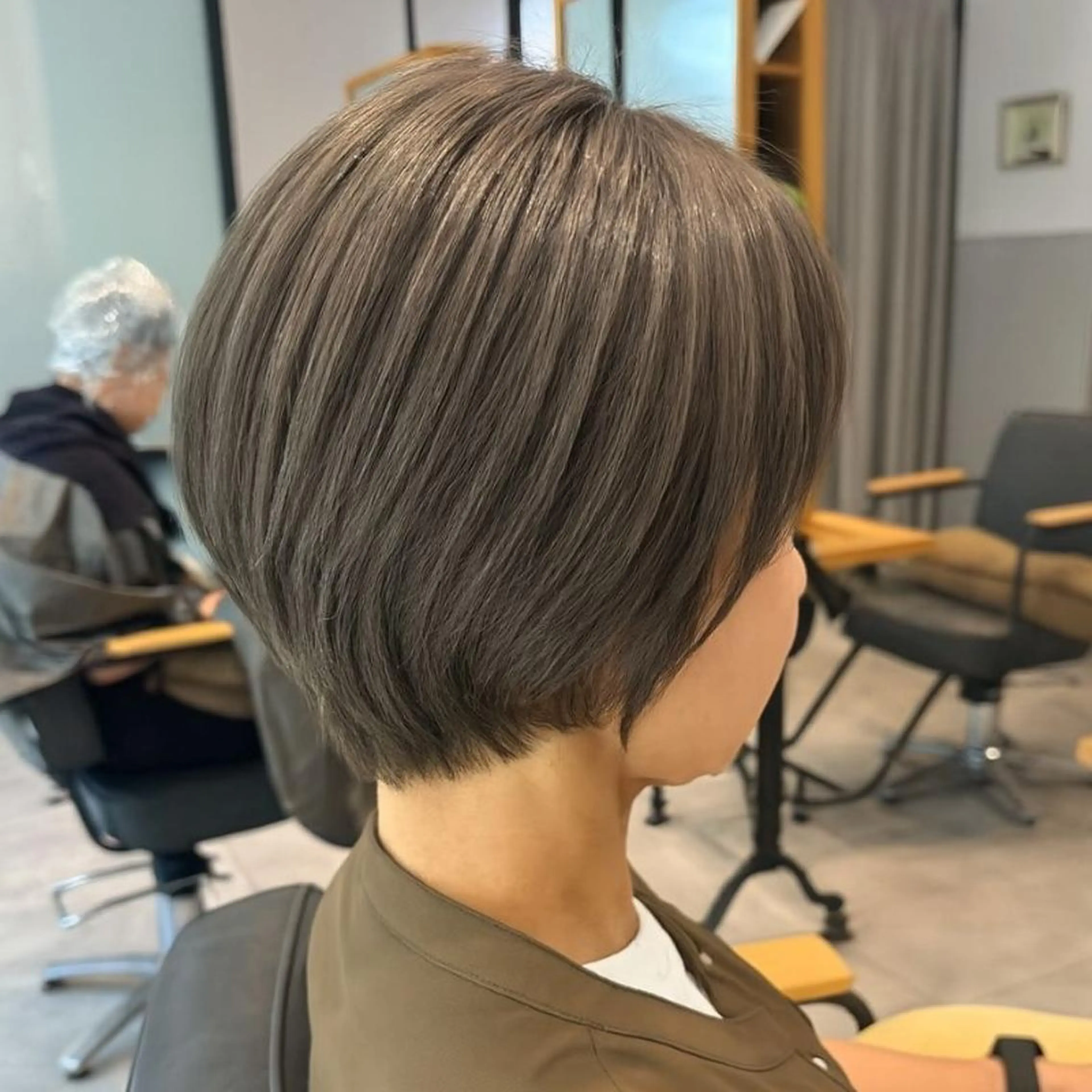 ショート レイヤーカット ショートヘア トリートメント カット ヘアカラー トリートメント 免田 凪沙のヘアスタイル