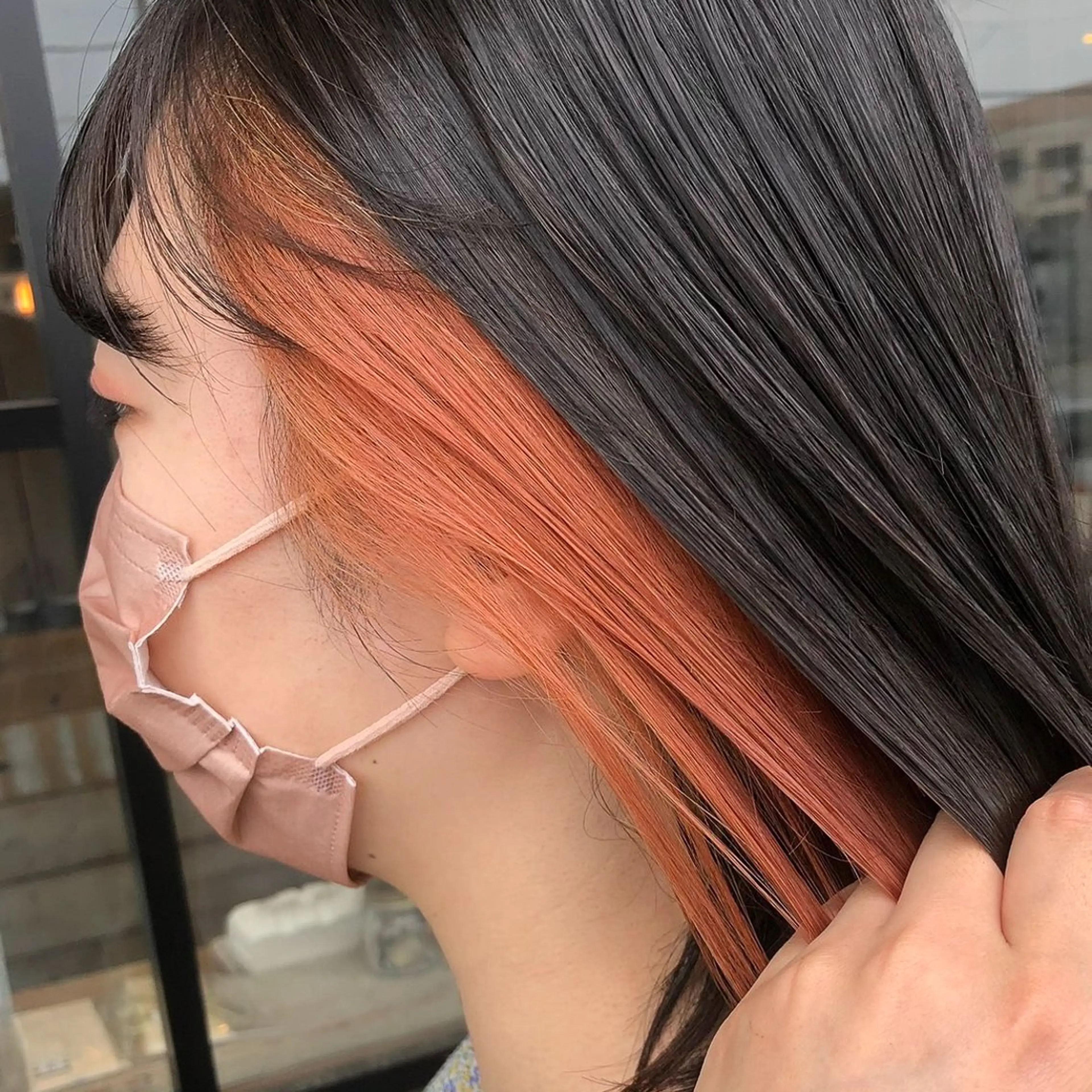 ミディアム カラー イヤリングカラー インナーカラー オレンジ ヘアカラー トリートメント 岸下 理緒のヘアスタイル