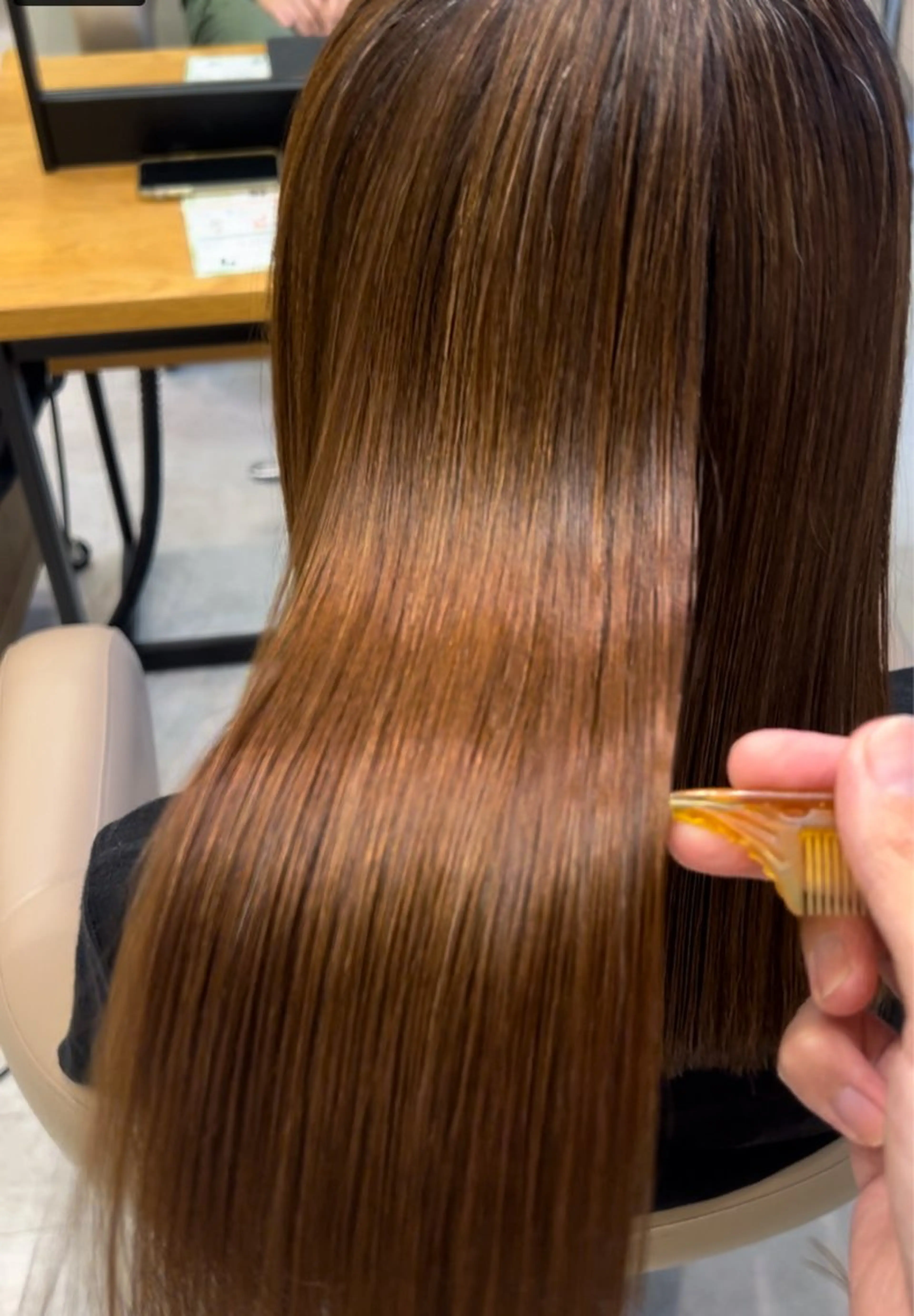 セミロング 垢抜け小顔レイヤー オリーブ/スミレのヘアスタイル