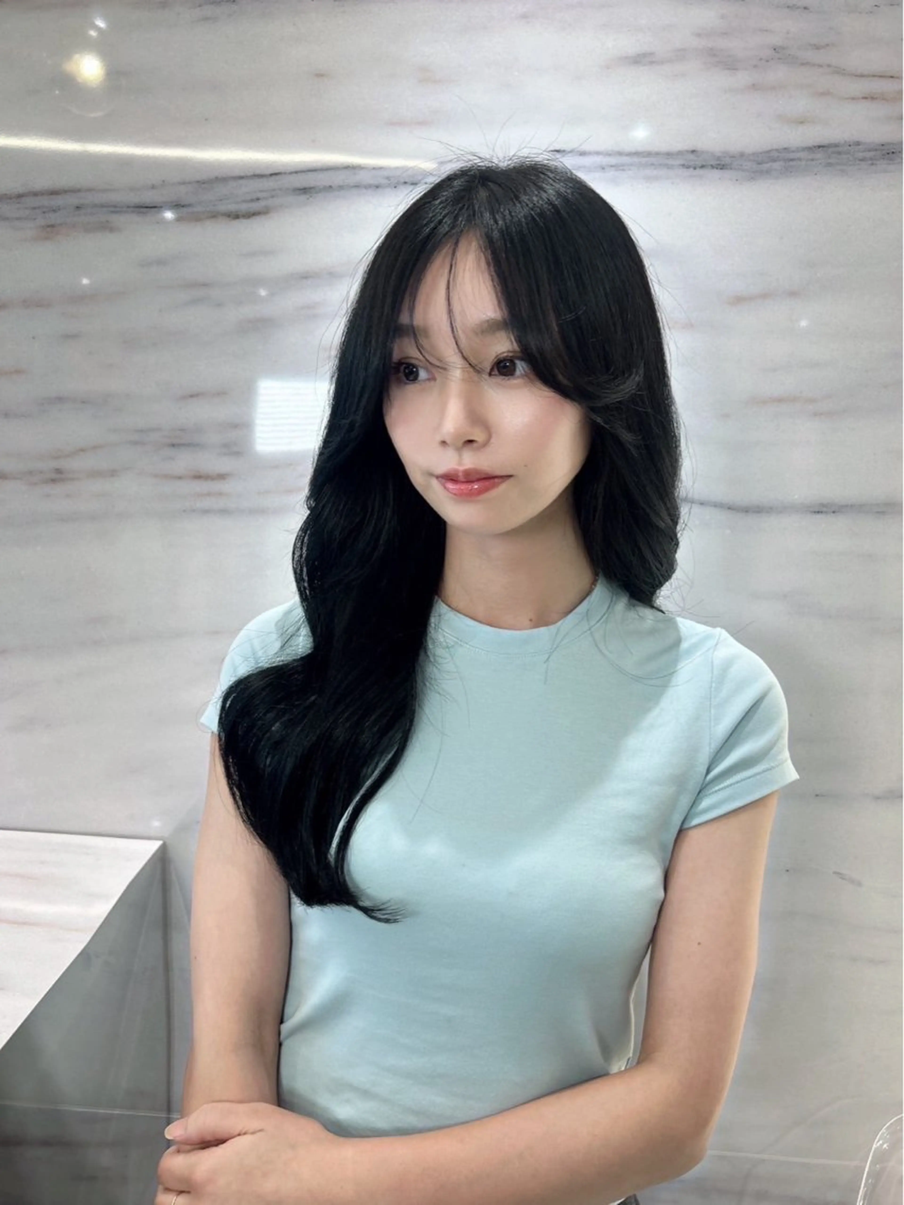 ロング 顔まわりレイヤー 顔周りカット 韓国風ヘア レイヤーカット ブリーチなしベージュ レイヤーカットはるかのヘアスタイル