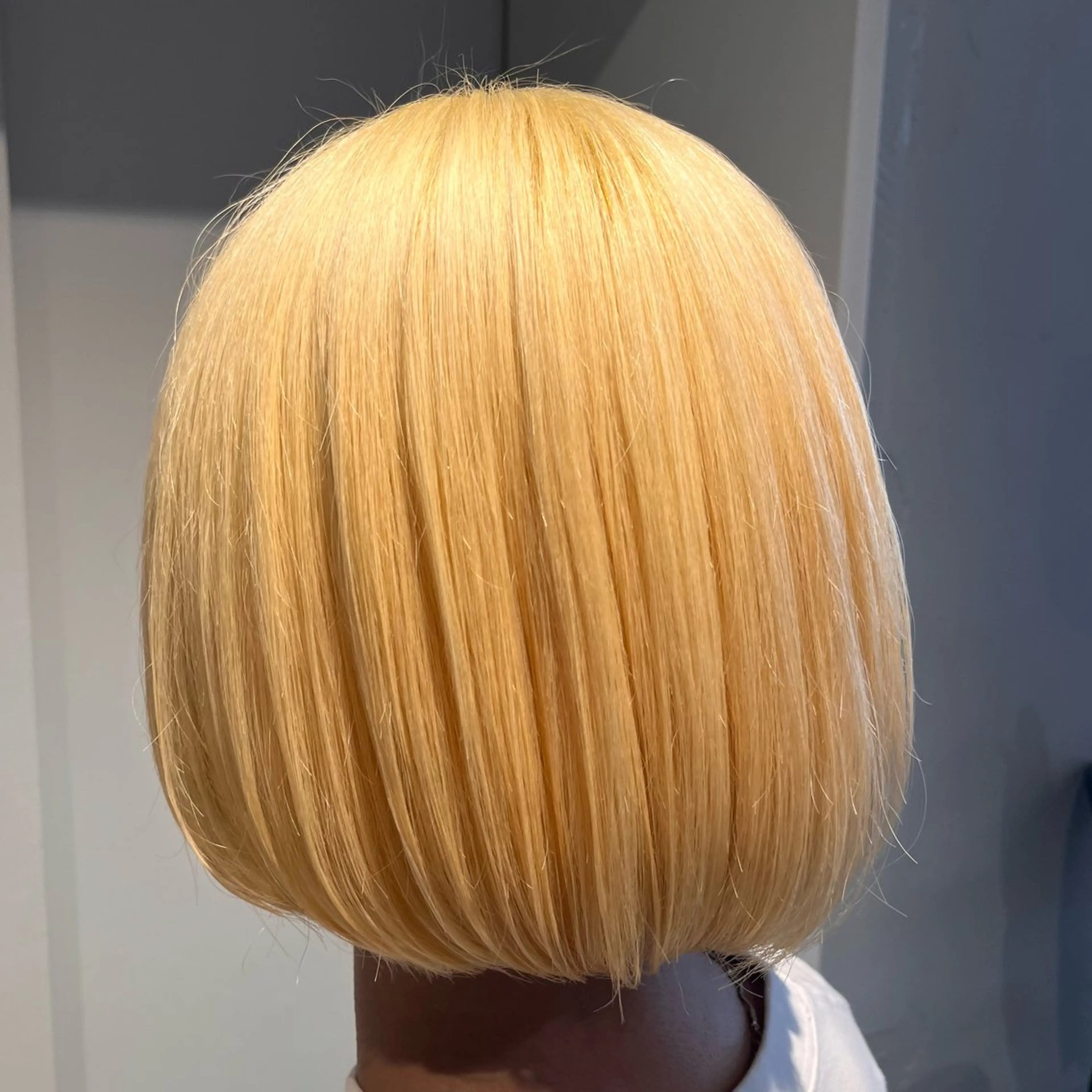 ショート カラー ブリーチ ブロンド ケアブリーチ ダブルカラー イヤリングカラー ｵﾀｸ美容師🛍/ 酸性ストレート/艶髪のヘアスタイル