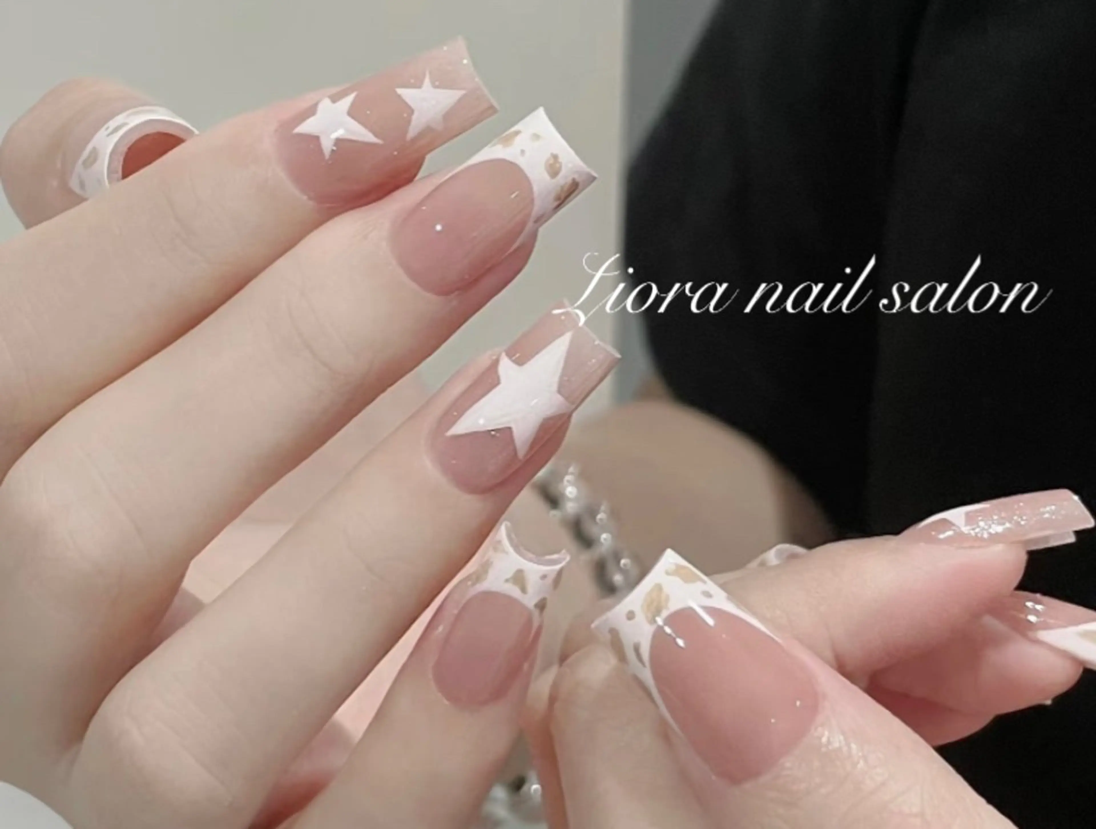ネイル フレンチネイル ジェルネイル ガーリー グラデーション キラキラネイル ハンドネイル Liora nail スカルプ専門店のネイルデザイン