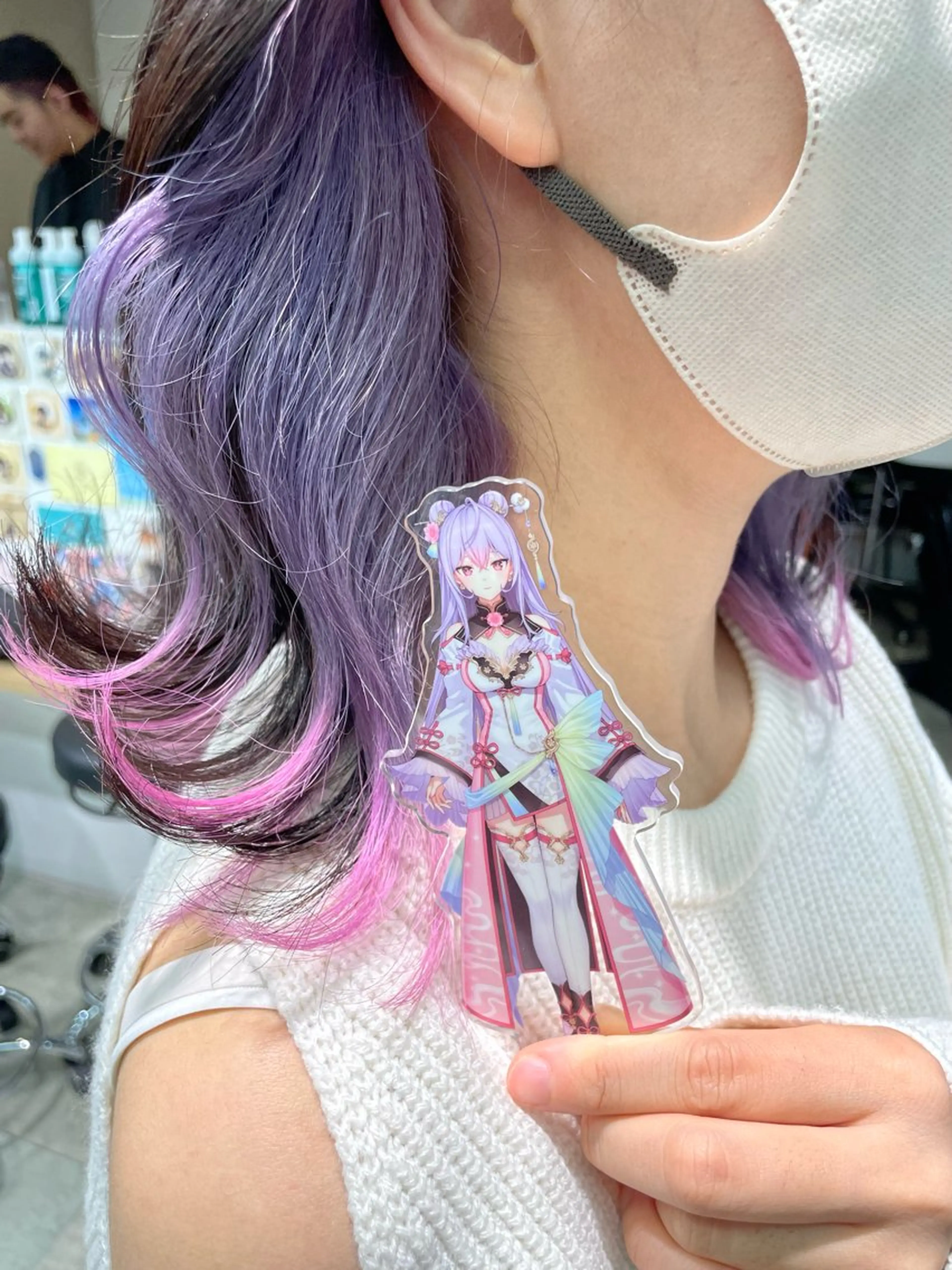 セミロング カラー ブリーチ ケアブリーチ ダブルカラー インナーカラー ラベンダーカラー ヘアカラー インナーカラー 推し ブリーチ 髪質改善のヘアスタイル