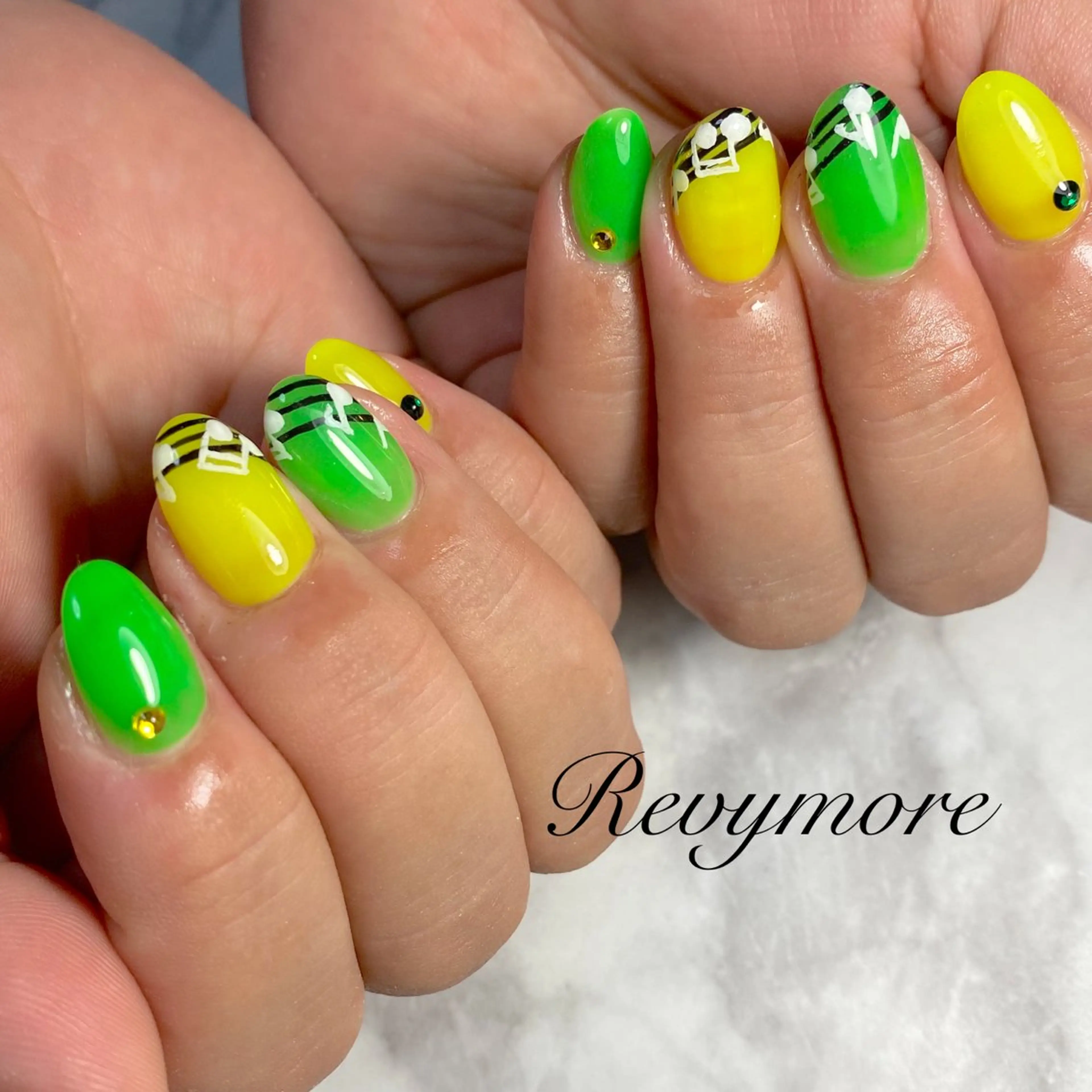 ネイル ジェルネイル キラキラネイル 韓国ネイル ニュアンスネイル オフィスネイル nail salon Revymoreのネイルデザイン