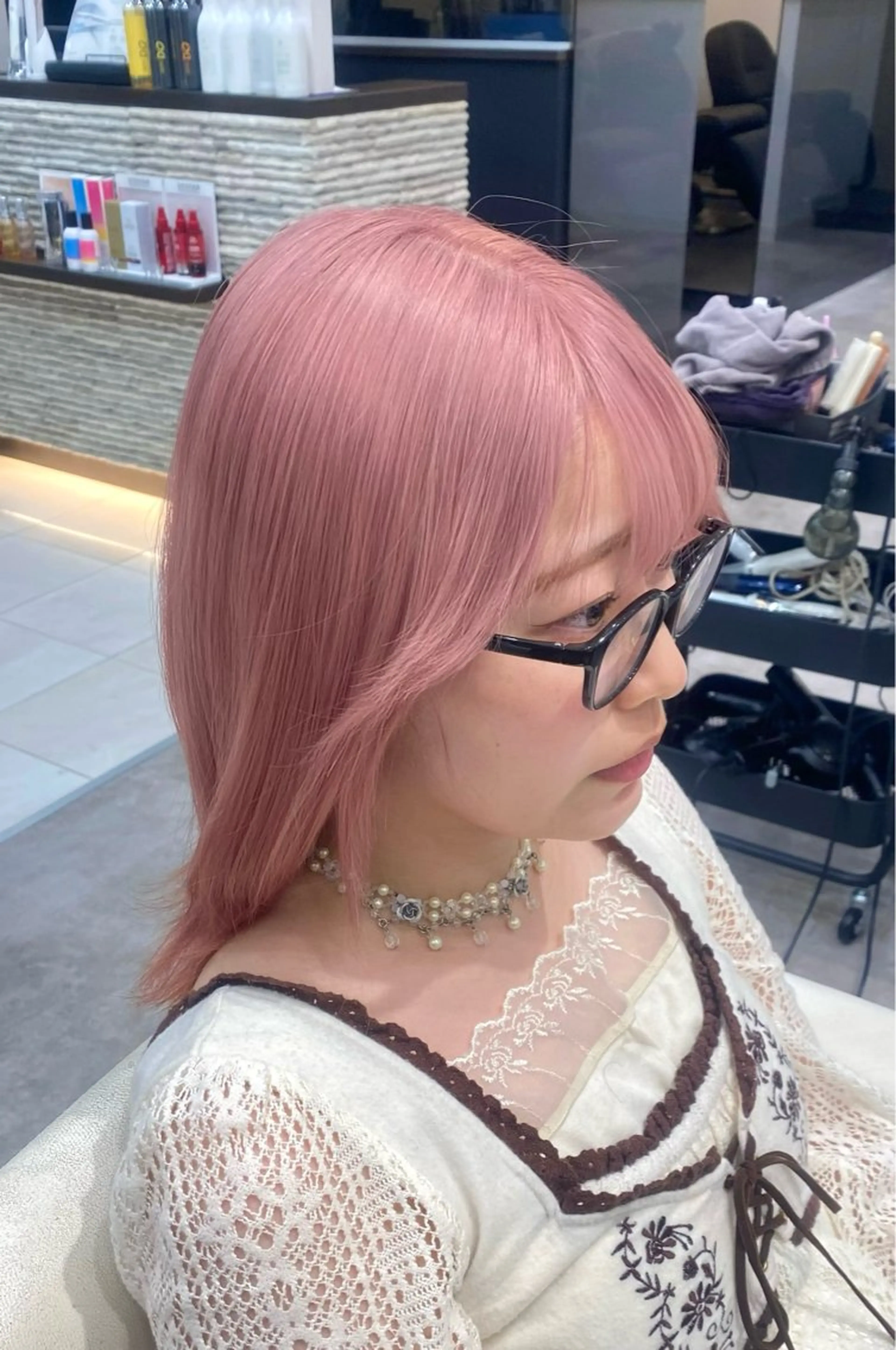 セミロング カラー ブリーチ ブロンド ピンクカラー ホワイトピンク 透明感カラー/髪質 改善🎀suzukaのヘアスタイル