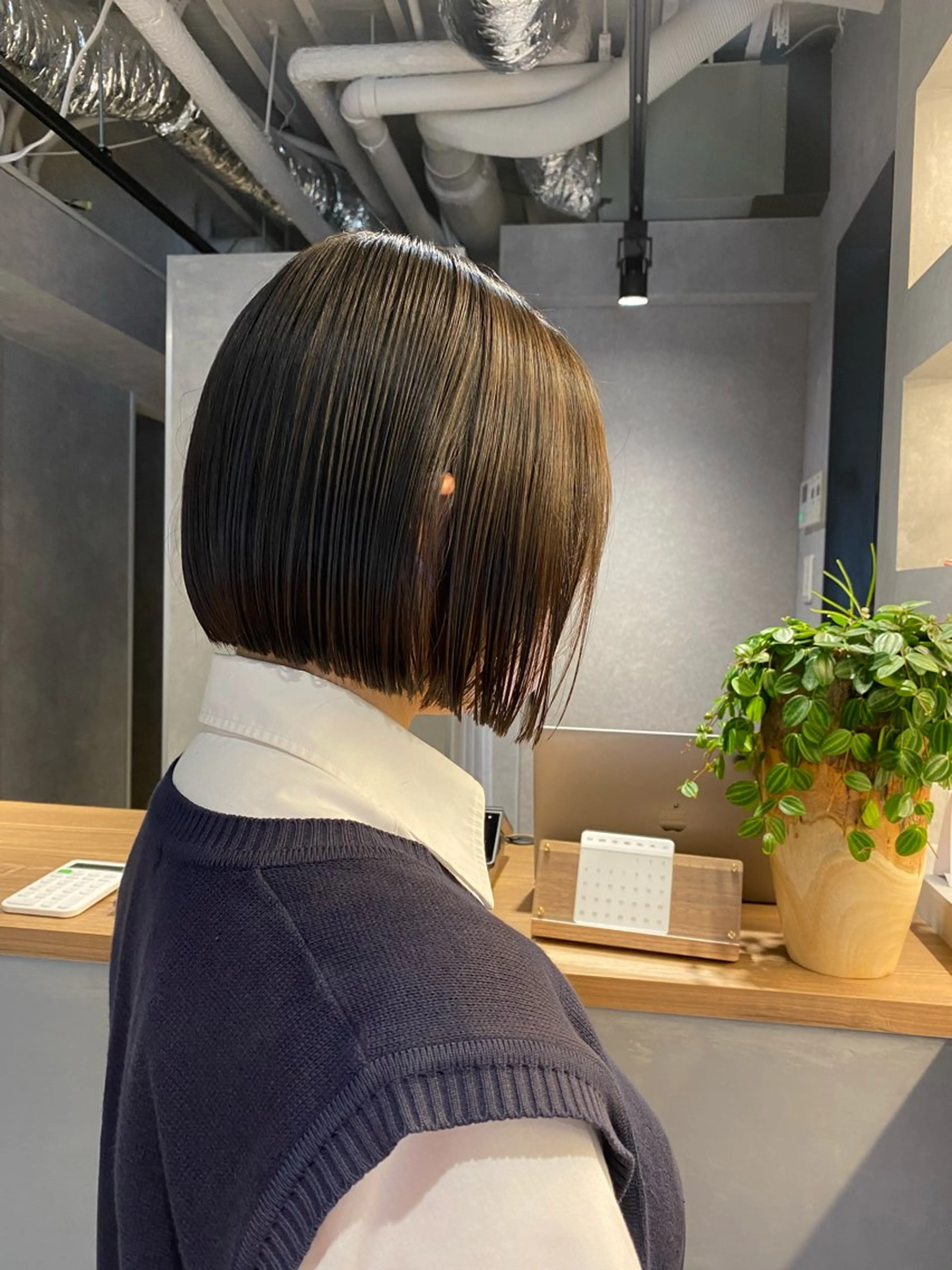 ショート ボブ 久力琴音''透明感 カラー''アレンジのヘアスタイル