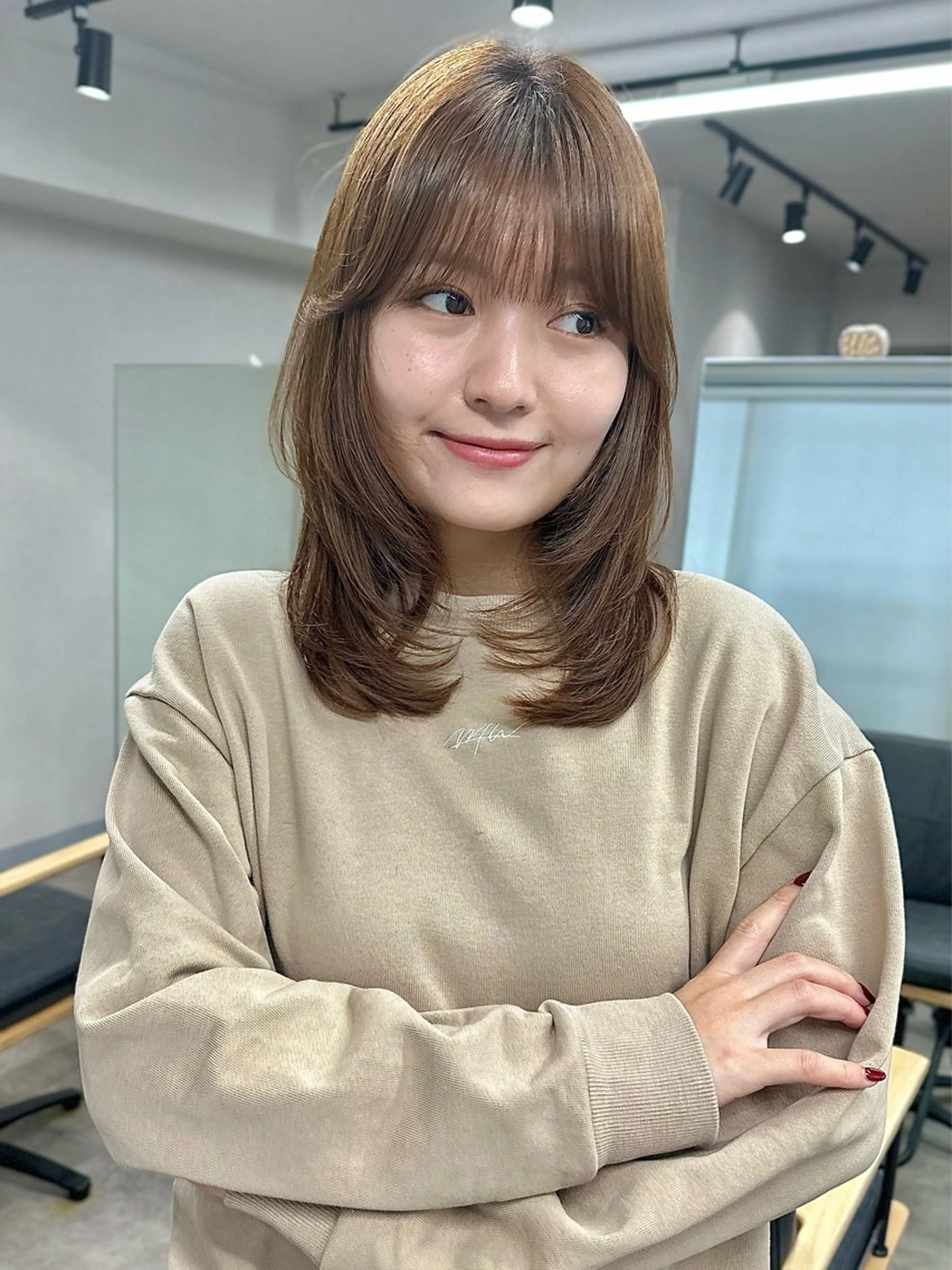 ミディアム カラー ミディアムレイヤー ベージュカラー ブラウンカラー ブラウンベージュ レイヤーカット レイヤーカット🪄 耳ツボ🎀Ayumiのヘアスタイル