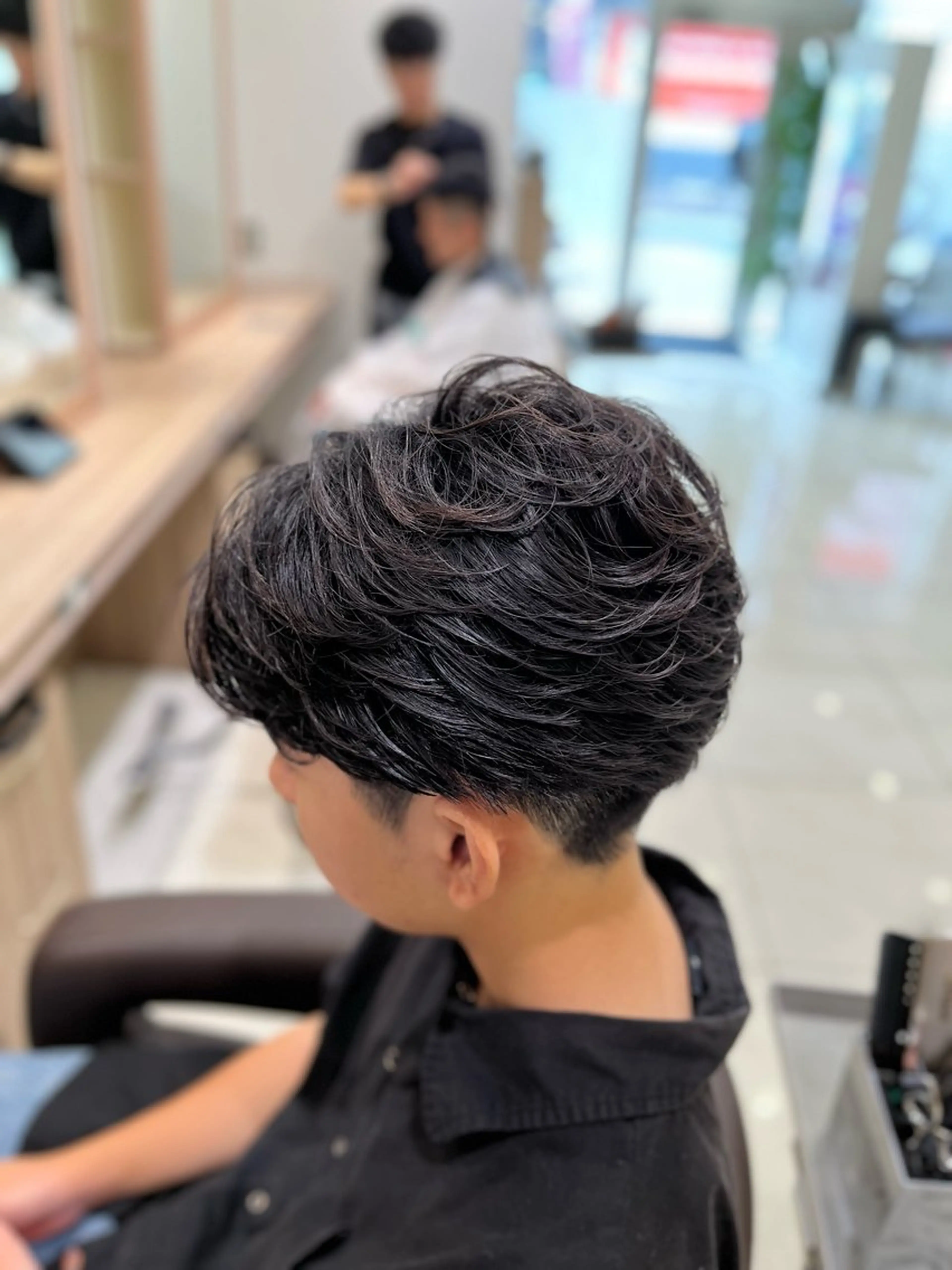 パーマ メンズ センターパート フェザーパーマ メンズパーマ カット パーマ トリートメント ヘアセット 【メンズパーマ✨️ 髪質改善矯正】岩城のヘアスタイル