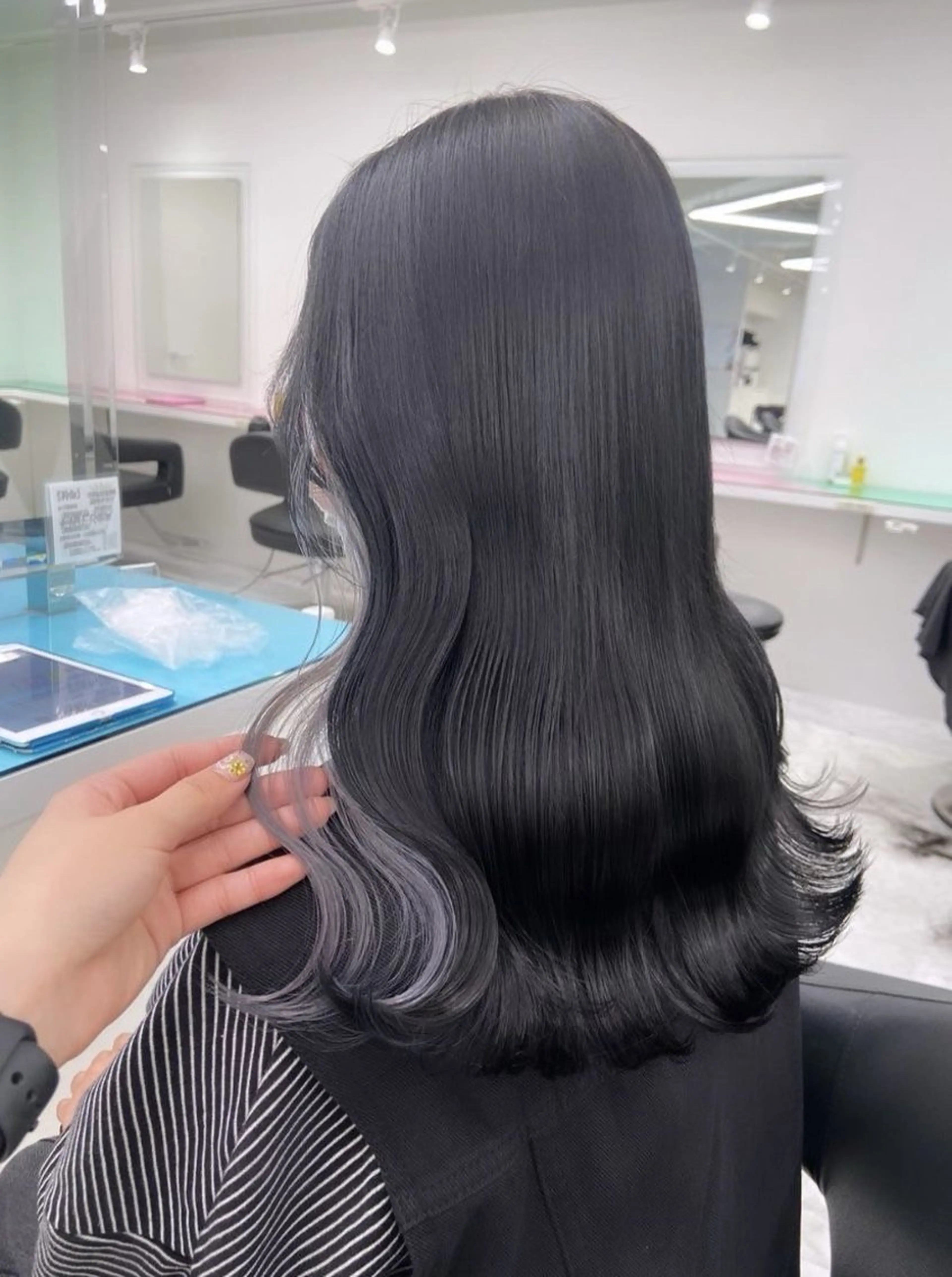 セミロング カラー ヘアアレンジ 🫧モテる💗ダメー ジレスハイトーン🫧のヘアスタイル