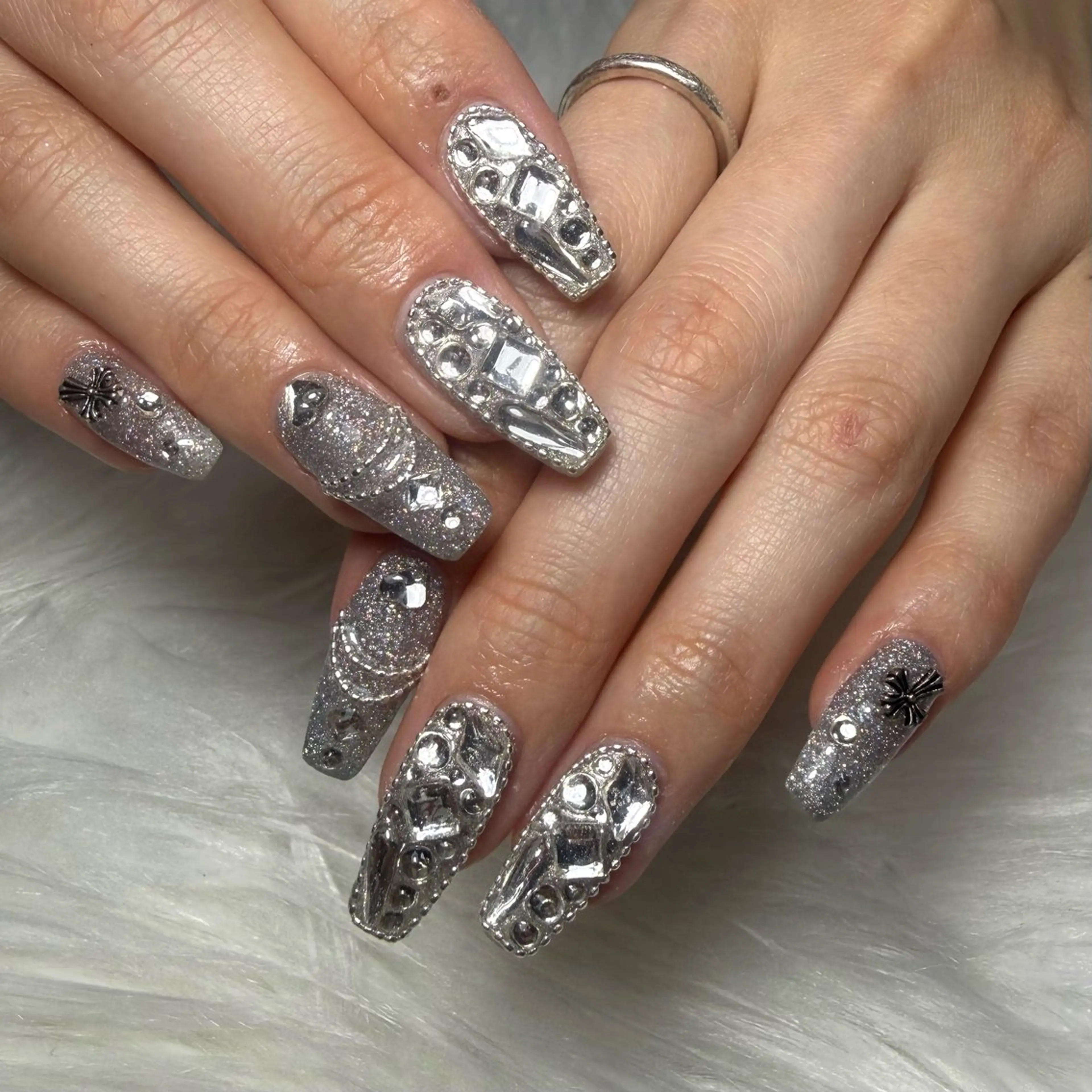 ネイル キラキラネイル ハンドネイル L'ino nailのネイルデザイン