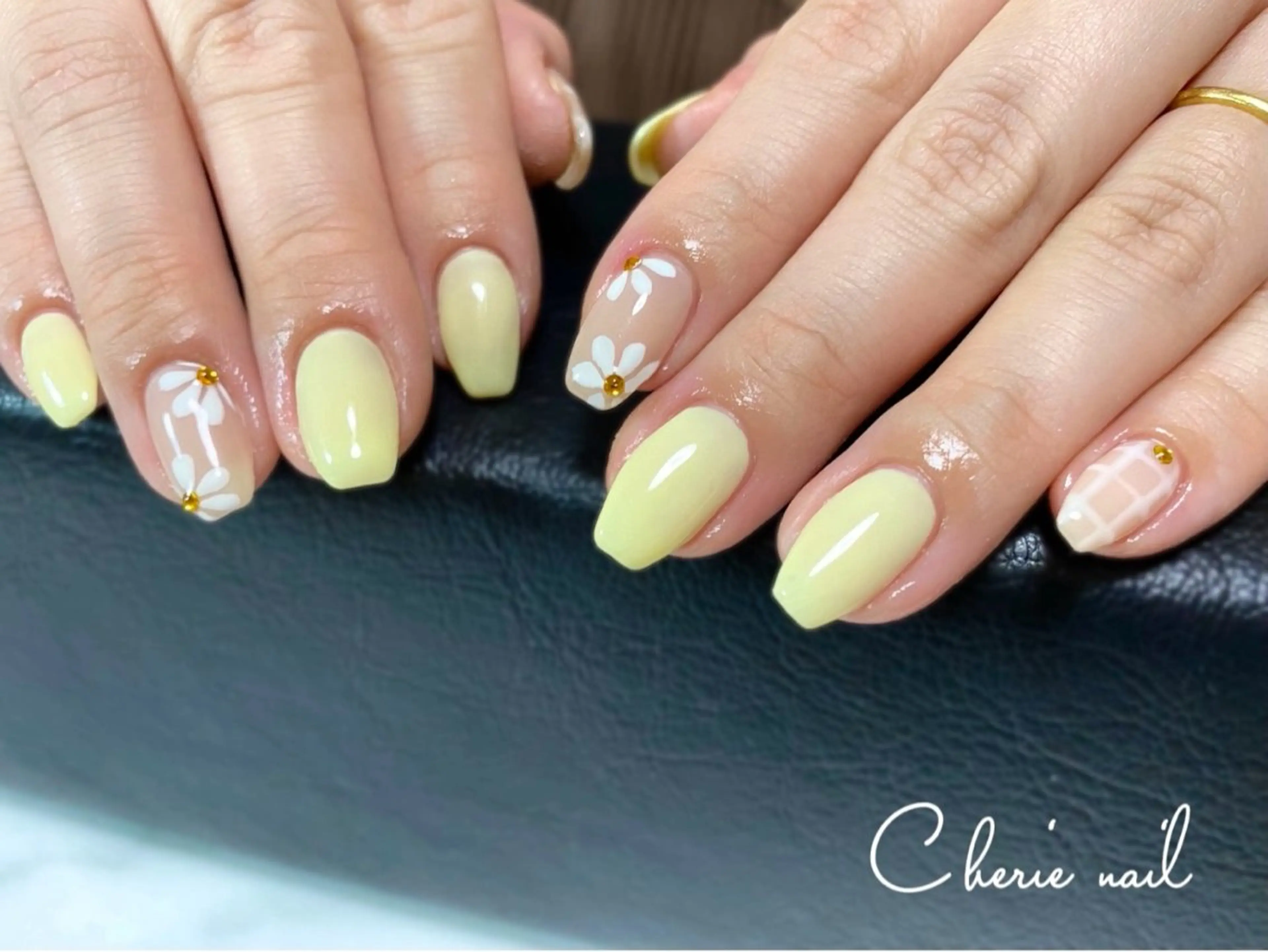 ネイル フラワーネイル ジェルネイル パステルネイル 黄色 ハンドネイル Cherienail yunaのネイルデザイン