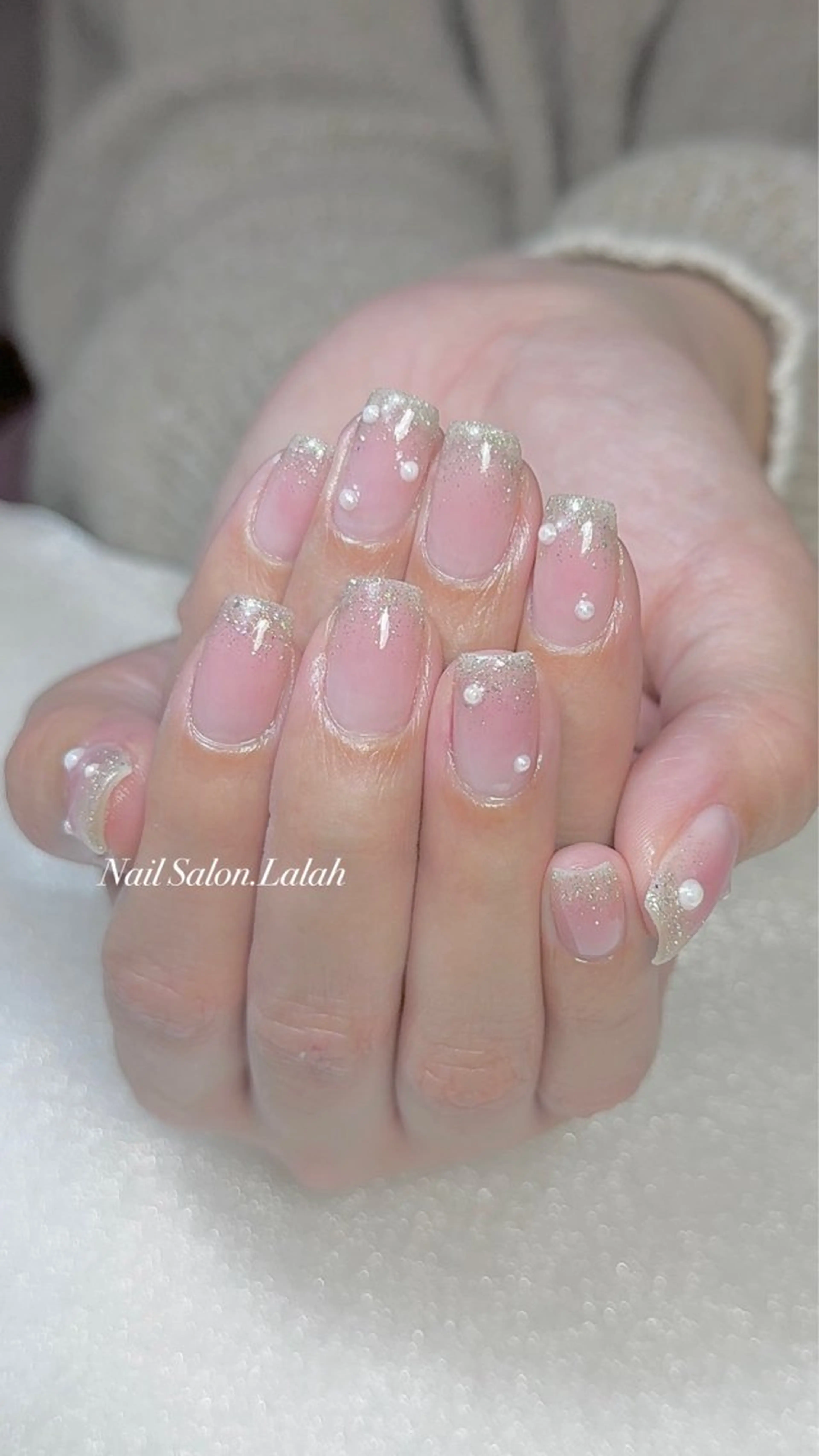 ネイル チークネイル フラッシュネイル グリーン ラメ(グリッター) 春ネイル Nail Salon .Lalahのネイルデザイン