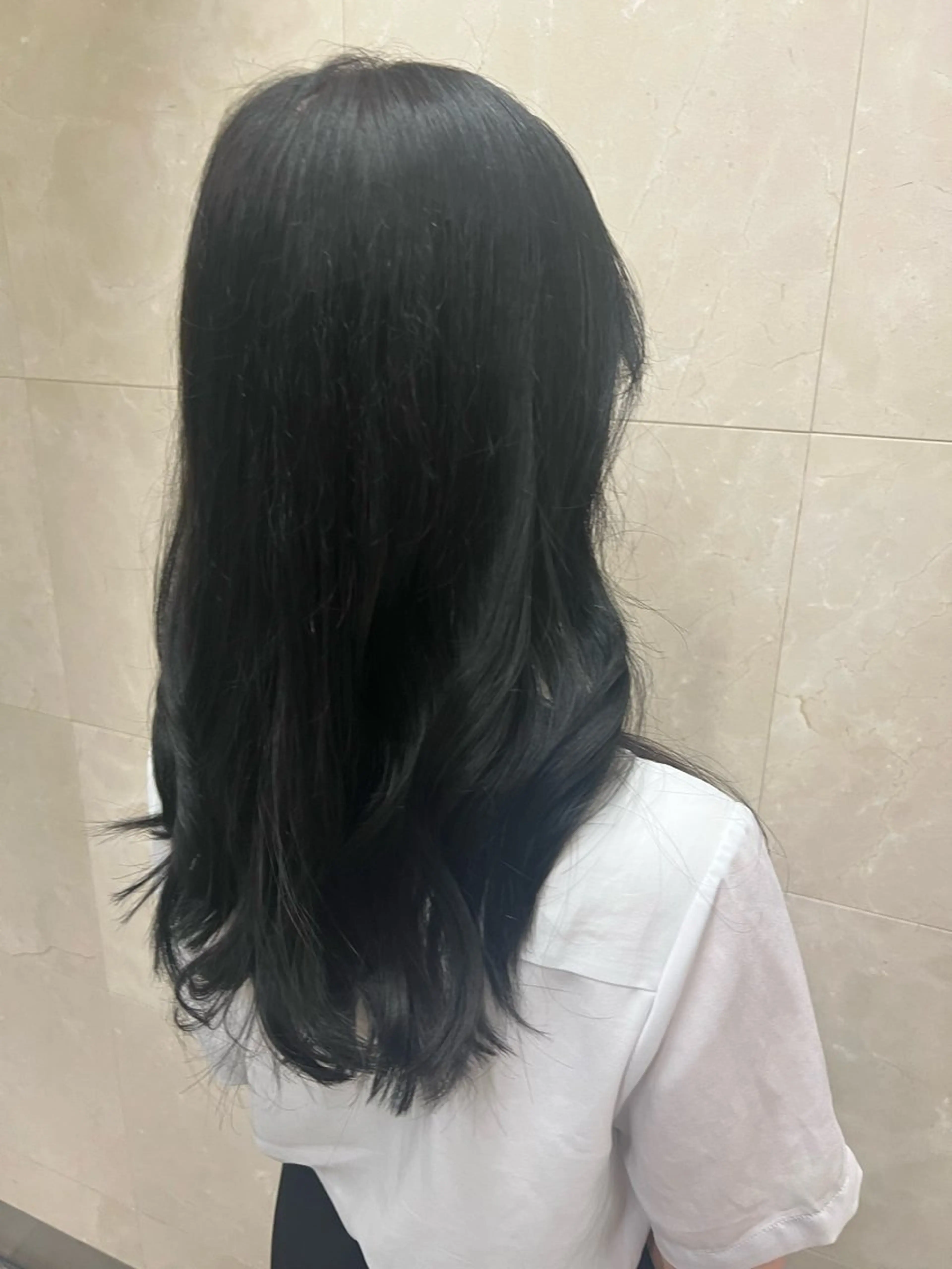 セミロング カラー ブルーカラー ブルージュ グレージュ イルミナカラー カット ヘアカラー トリートメント カミノア所属・4月予約解放しまし たイルミナ公認荒井のヘアスタイル