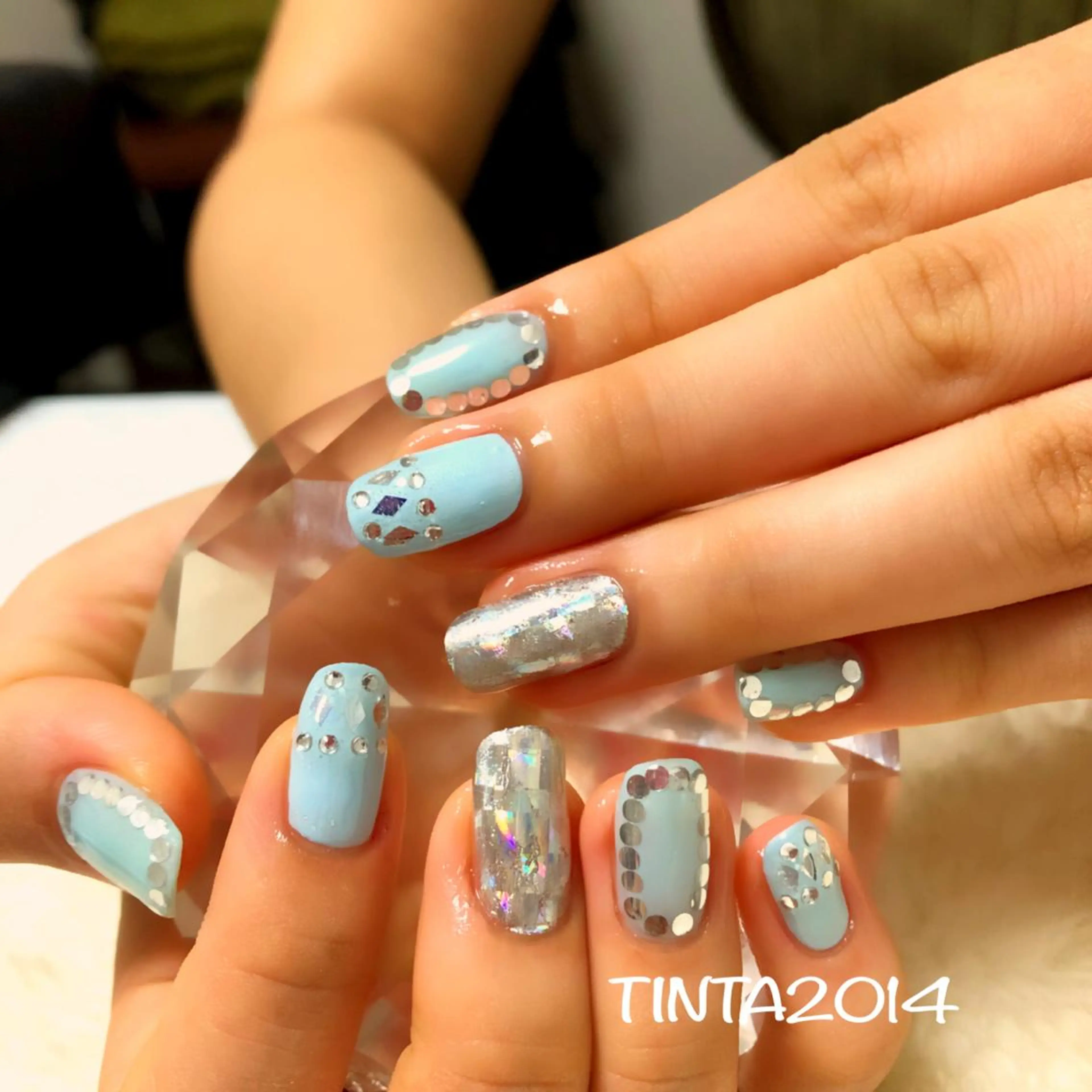 ネイル ブルー キラキラネイル シルバー ネイルサロン ティンタ所属・馬場 典子のネイルデザイン