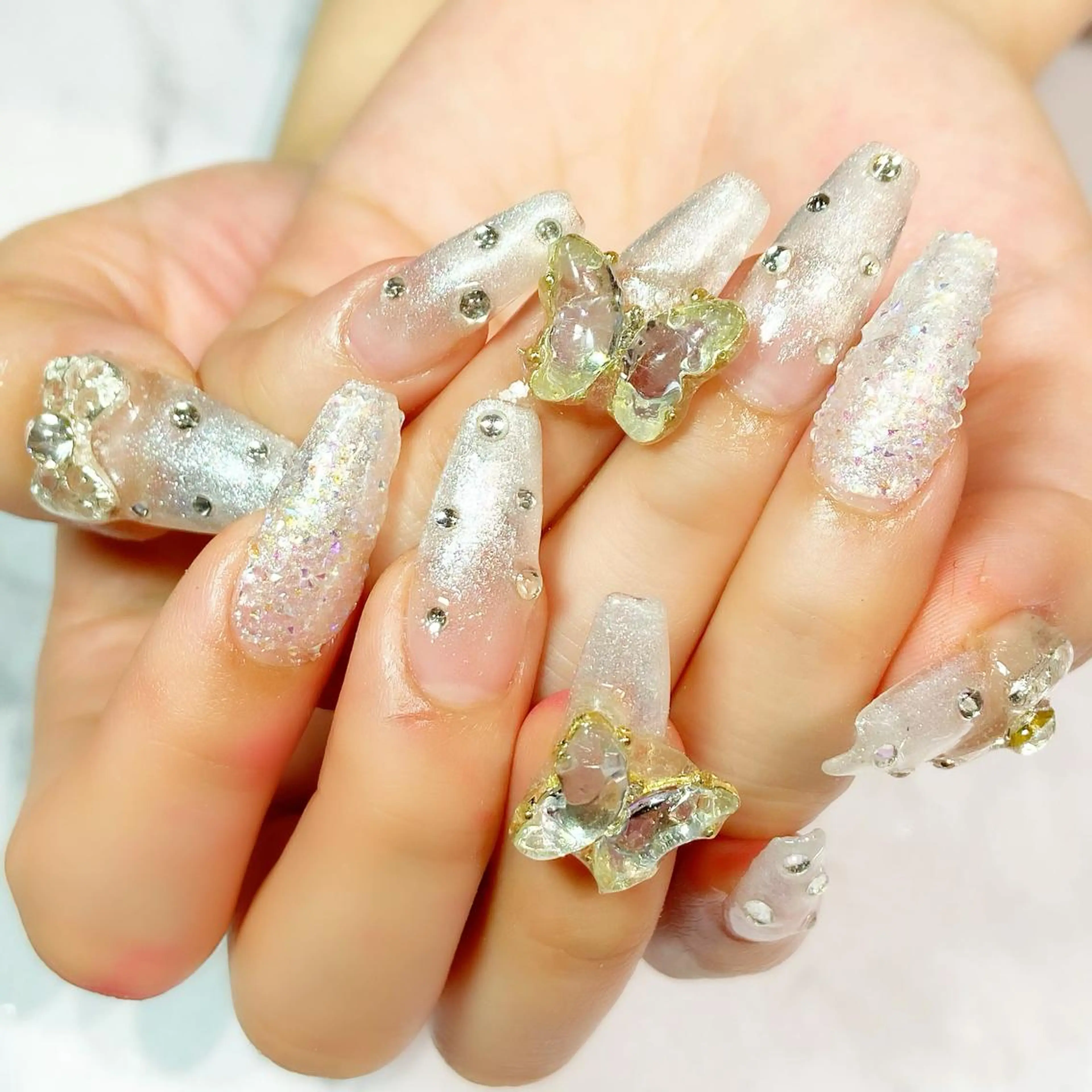 ネイル 長さ出し ミディアムネイル ハンドネイル YUN 💅のネイルデザイン