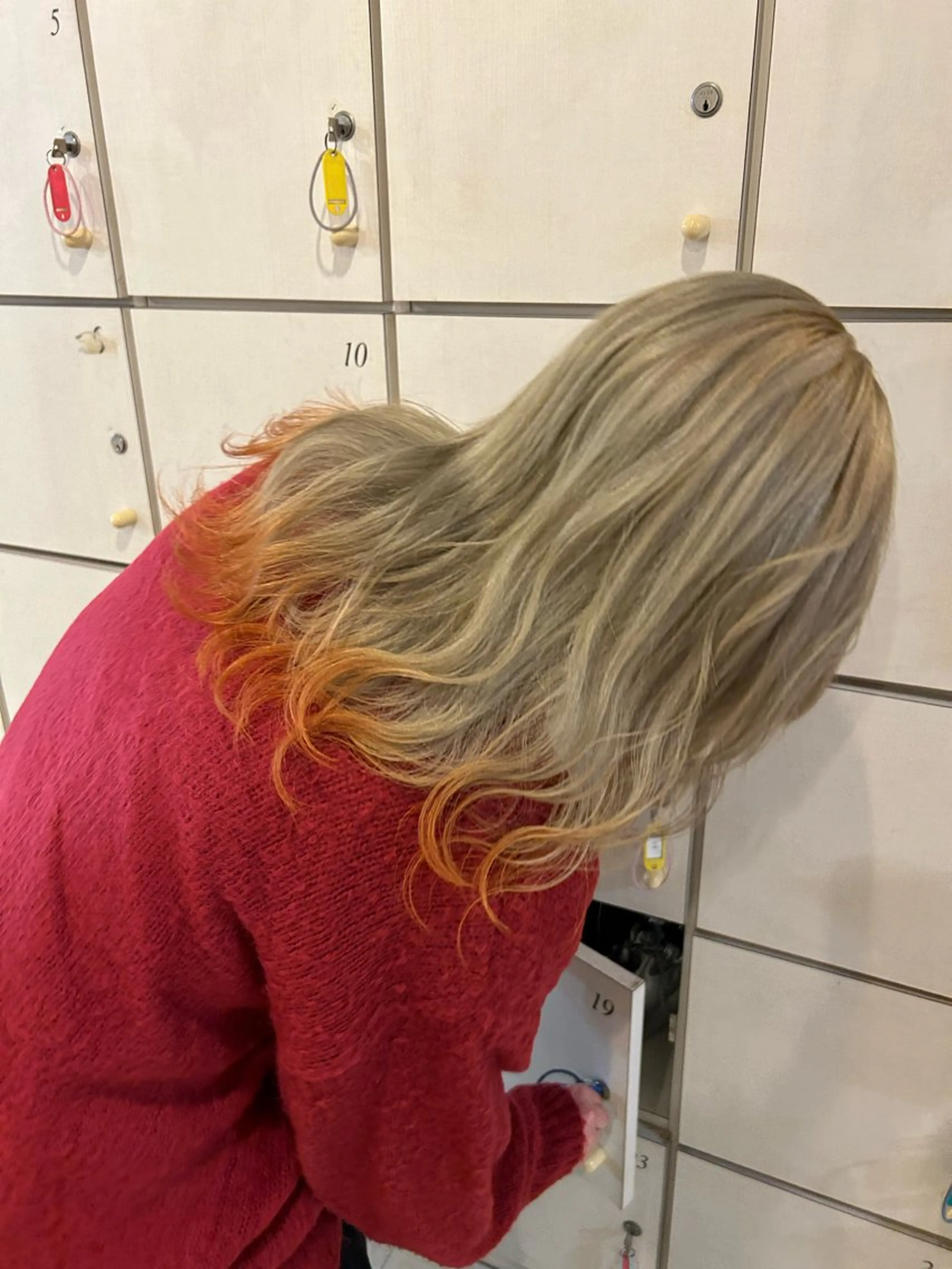 ロング カラー ベージュカラー ハイトーンカラー ハイトーンベージュ オレンジ ヘアカラー 小森 永のヘアスタイル