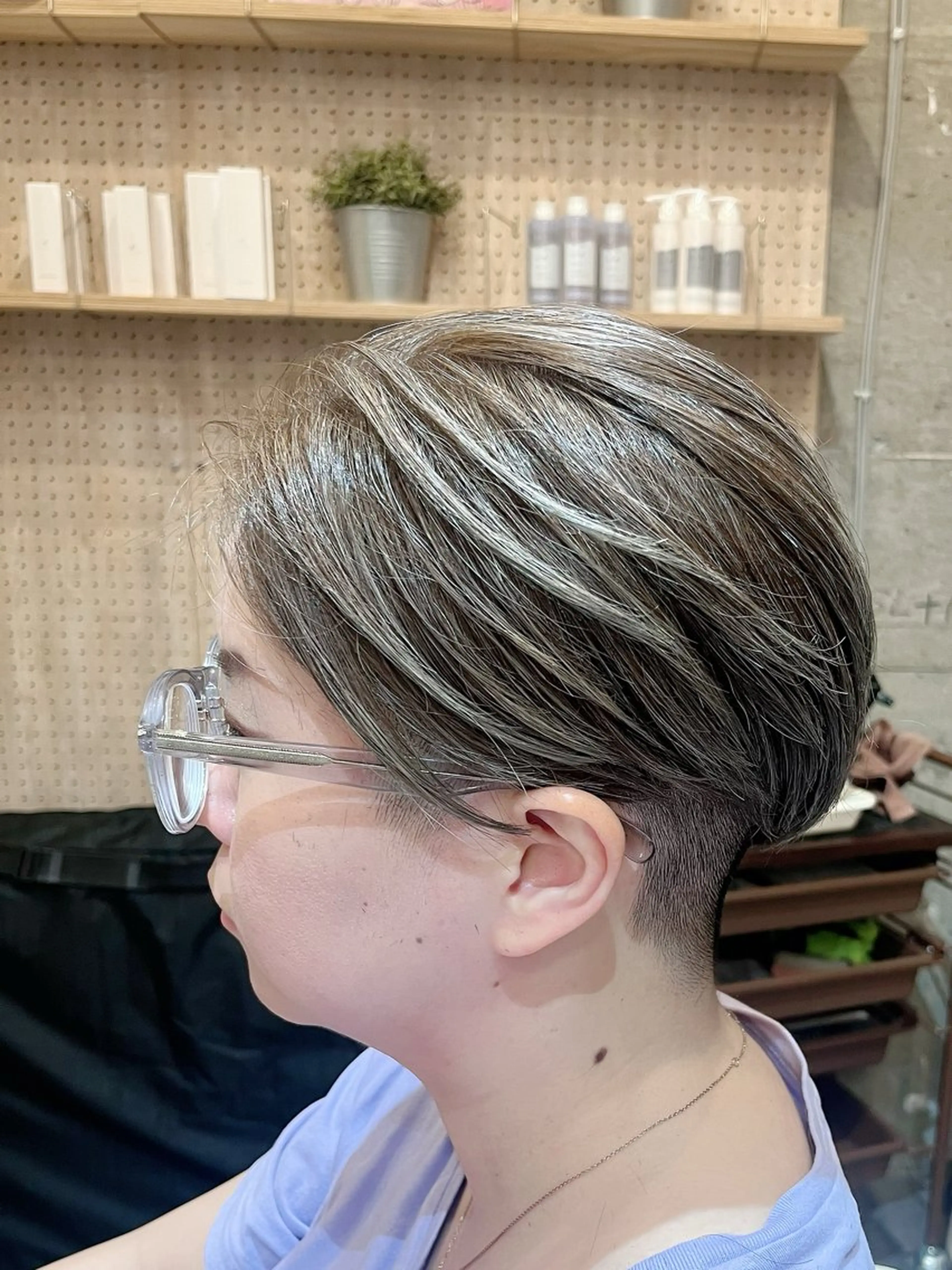 ショート カラー ハイトーンカラー カット ヘアカラー 佐藤 未来のヘアスタイル