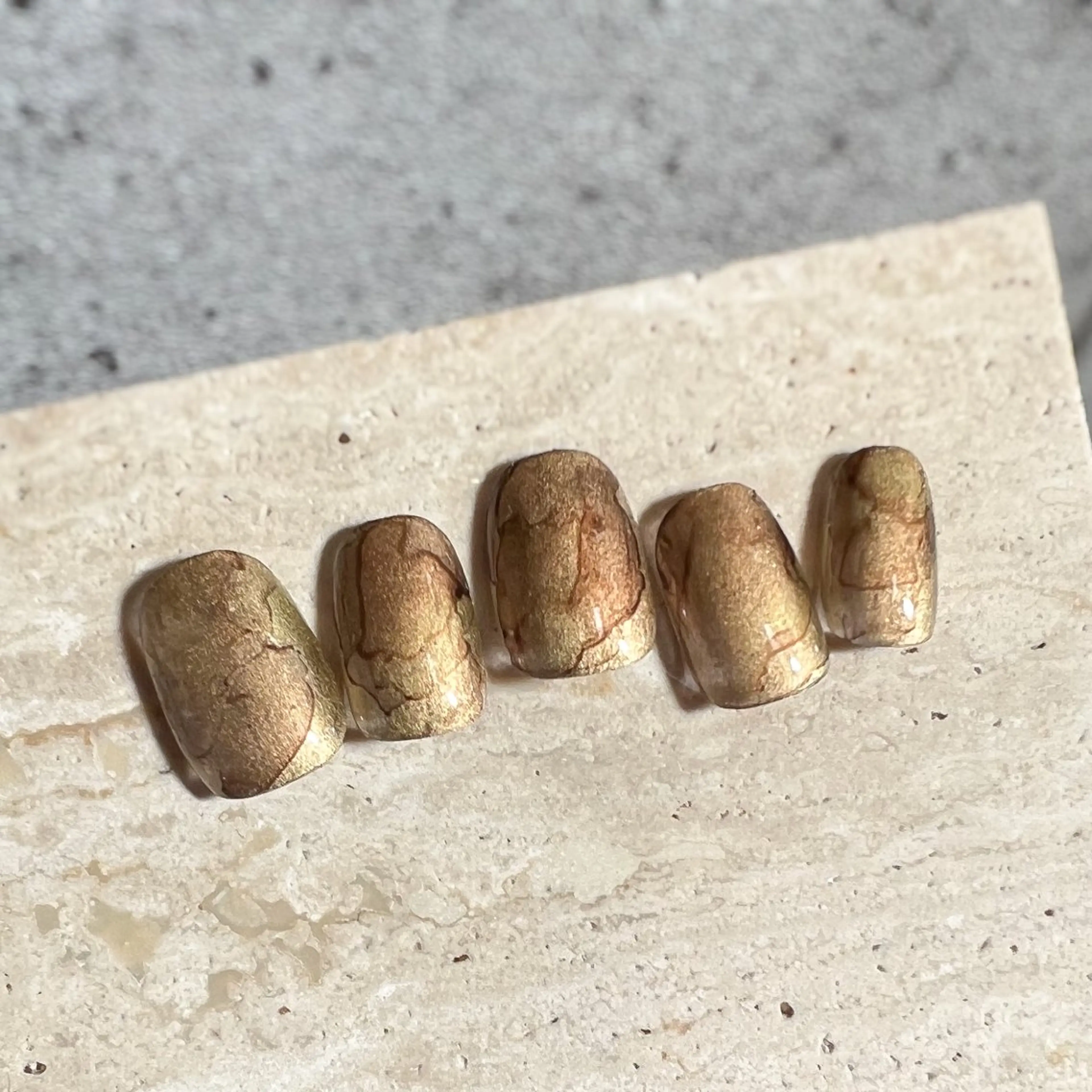 ネイル ゴールド ニュアンスネイル pointillé .ayaのネイルデザイン