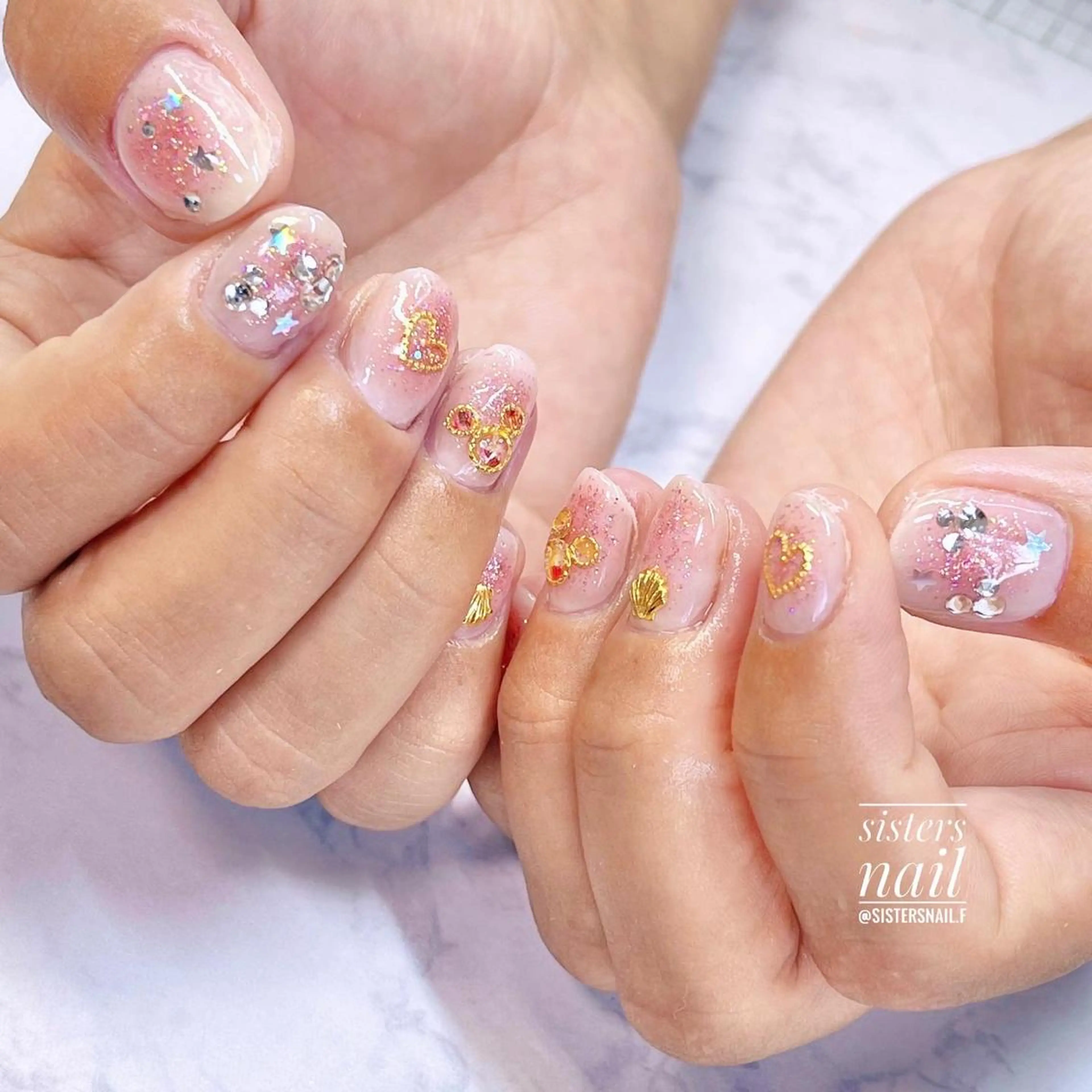 ネイル アートネイル チークネイル キラキラネイル ラメ(グリッター) オフィスネイル sisters nail.fのネイルデザイン