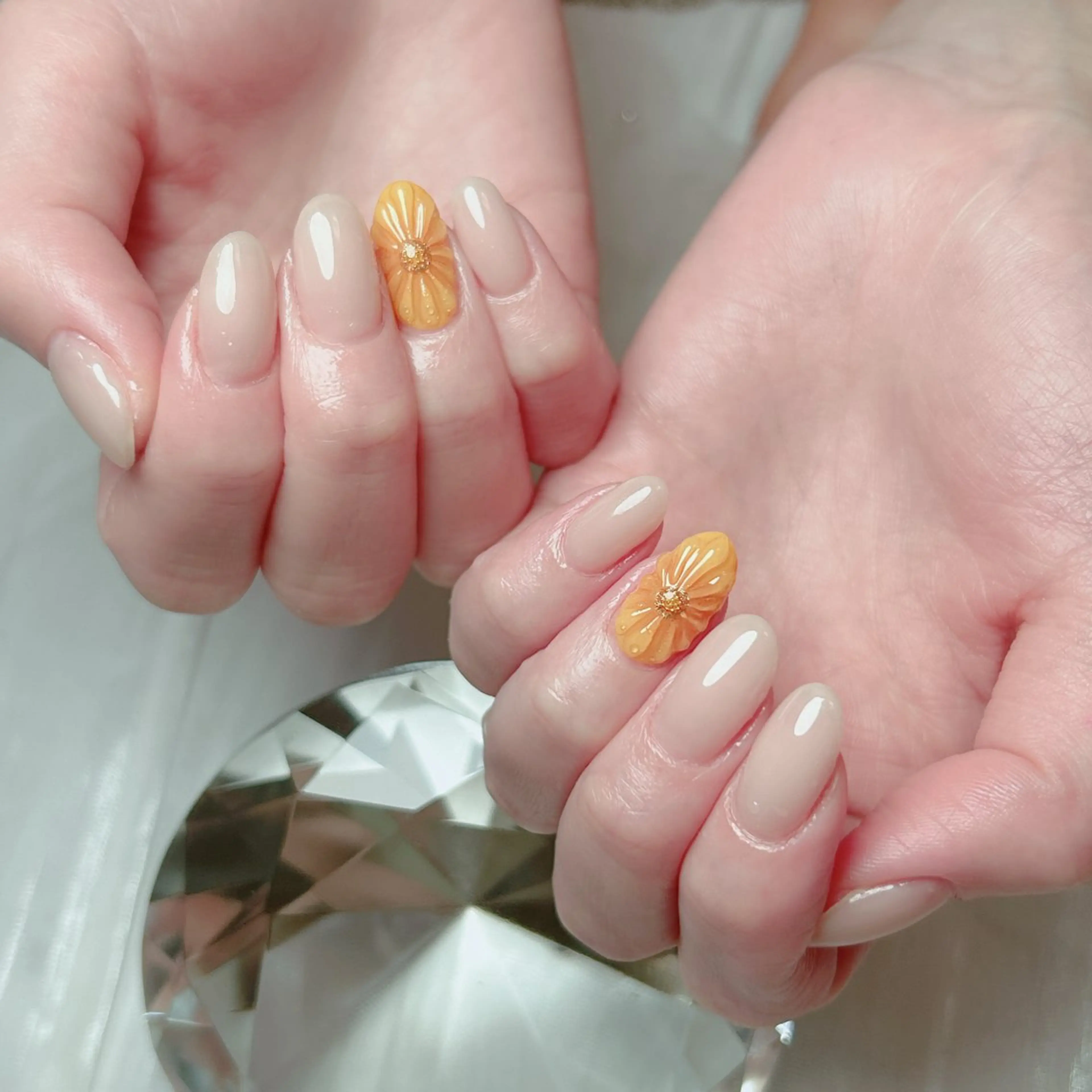 ネイル オーロラネイル フラワーネイル フレンチネイル キラキラネイル ラメ(グリッター) ハンドネイル Cute Tips nailのネイルデザイン
